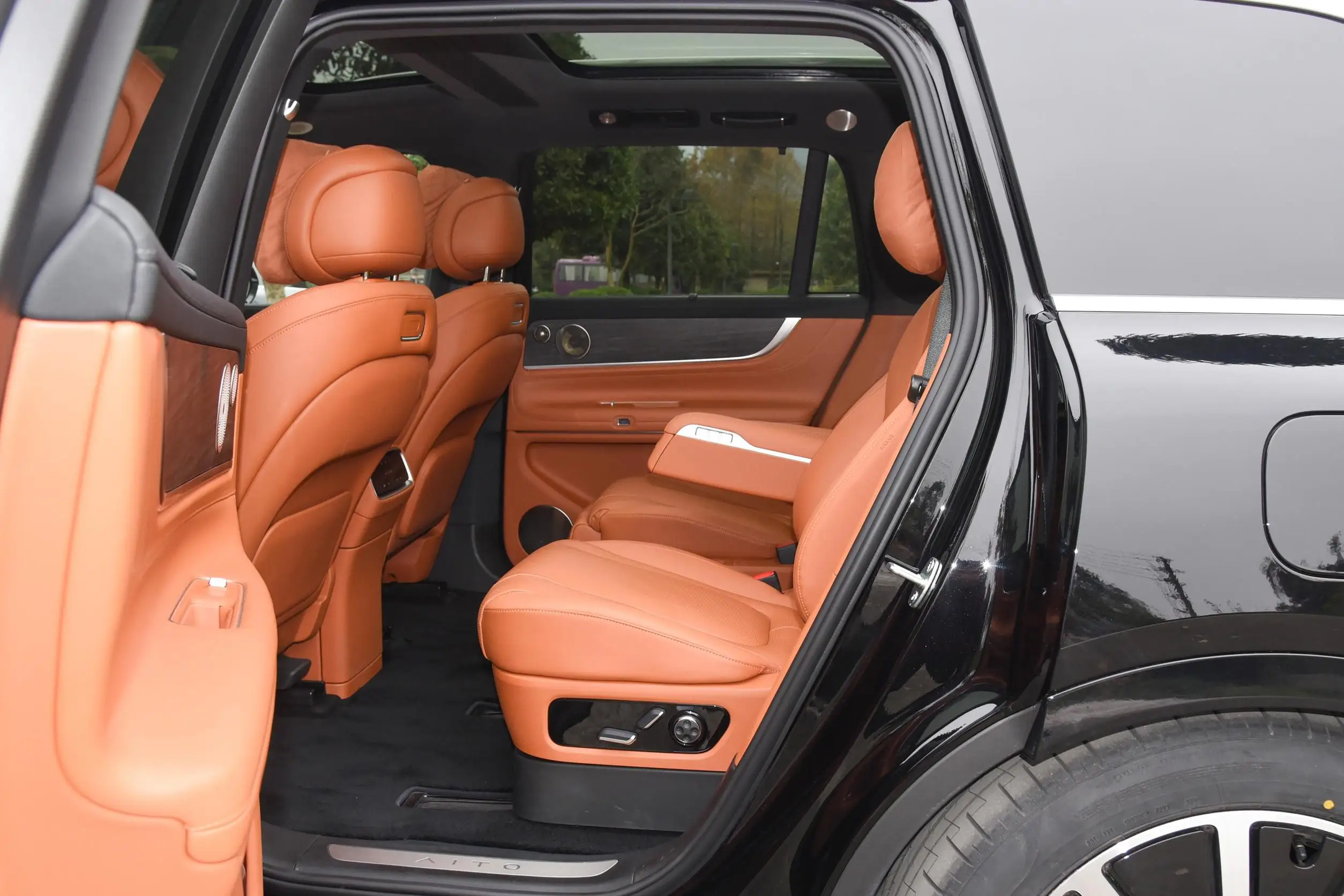 2024 New energy vehicle AITO M9 5 Seats 6 Seats 4WD SUV Extended range AITO M9