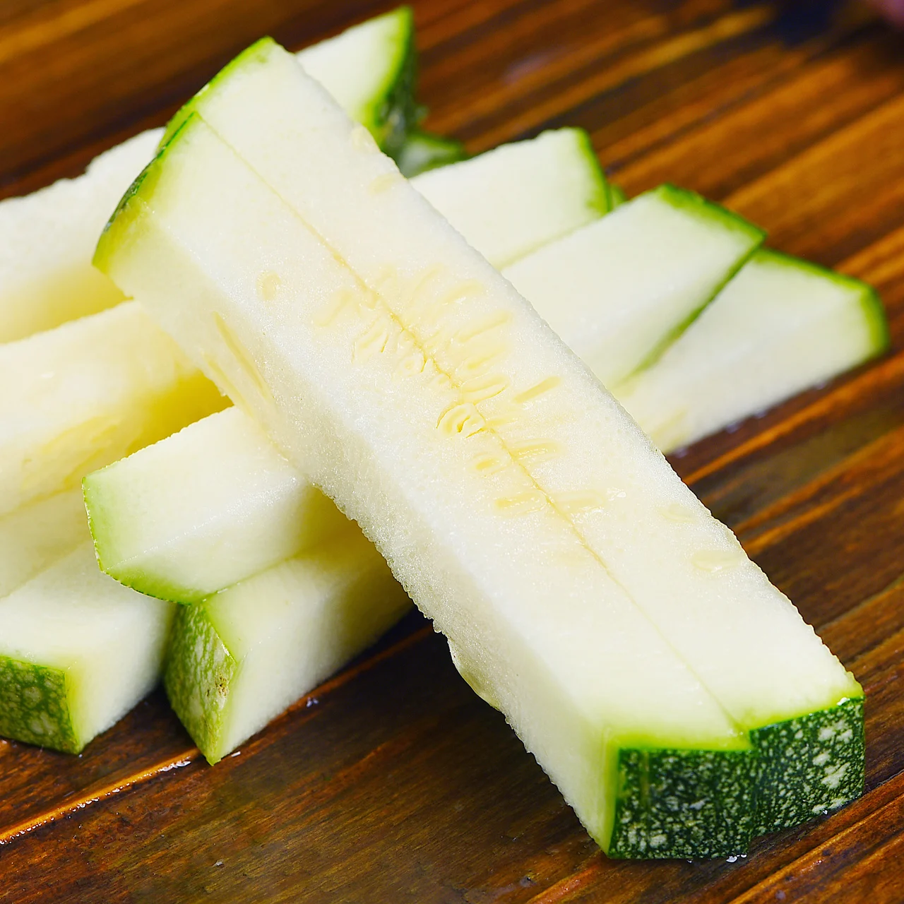 Сезонные фермерские мини-овощи, свежие мини-голубые тыквы