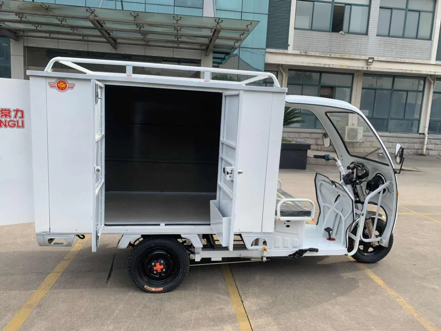 2020 New Type Motorized Auto Rickshaw Three Wheel Electric Tricycles for Cargo