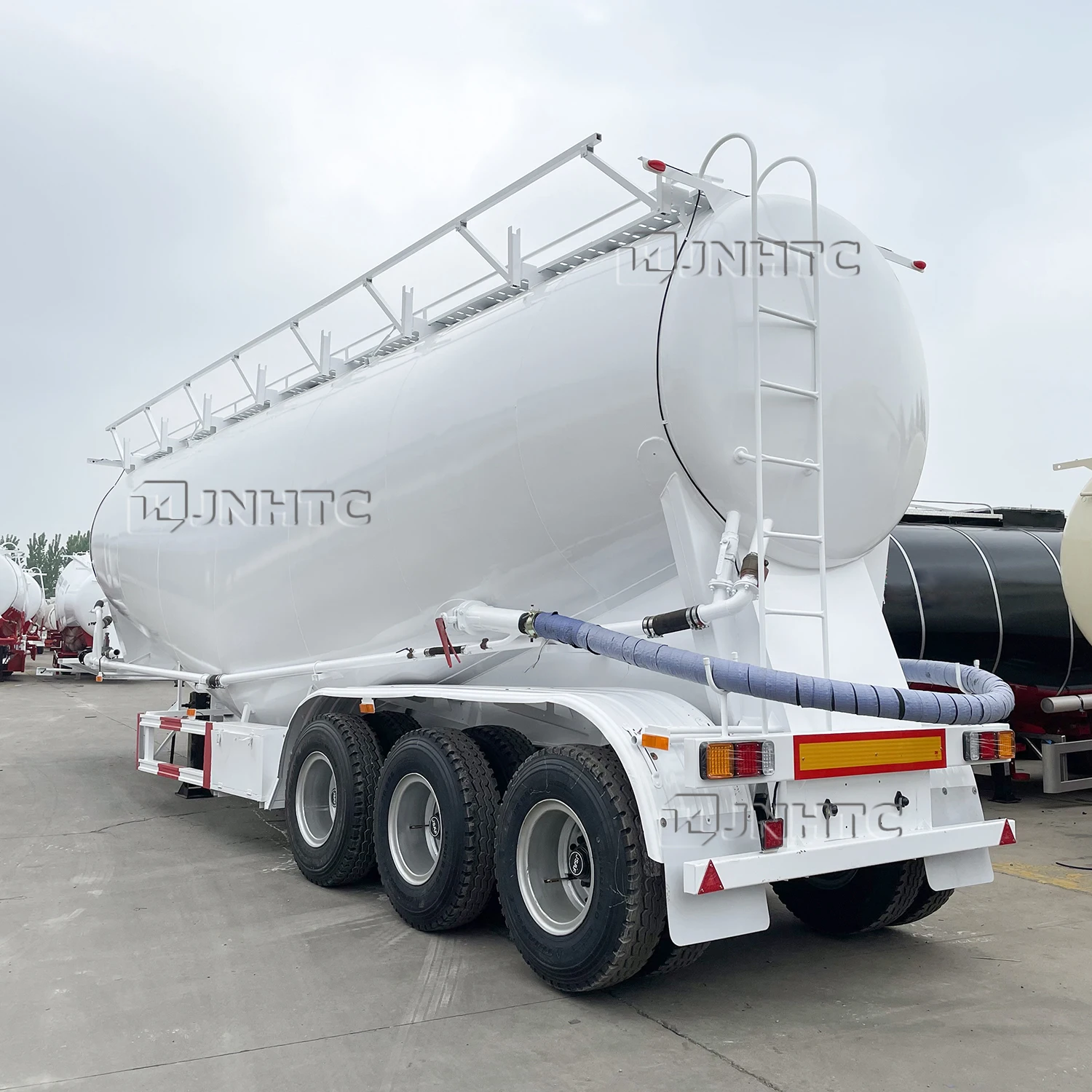 Factory Price 3 Axles bulk cement tank trailer Dry Powder cement tanker semi trailer For Sale