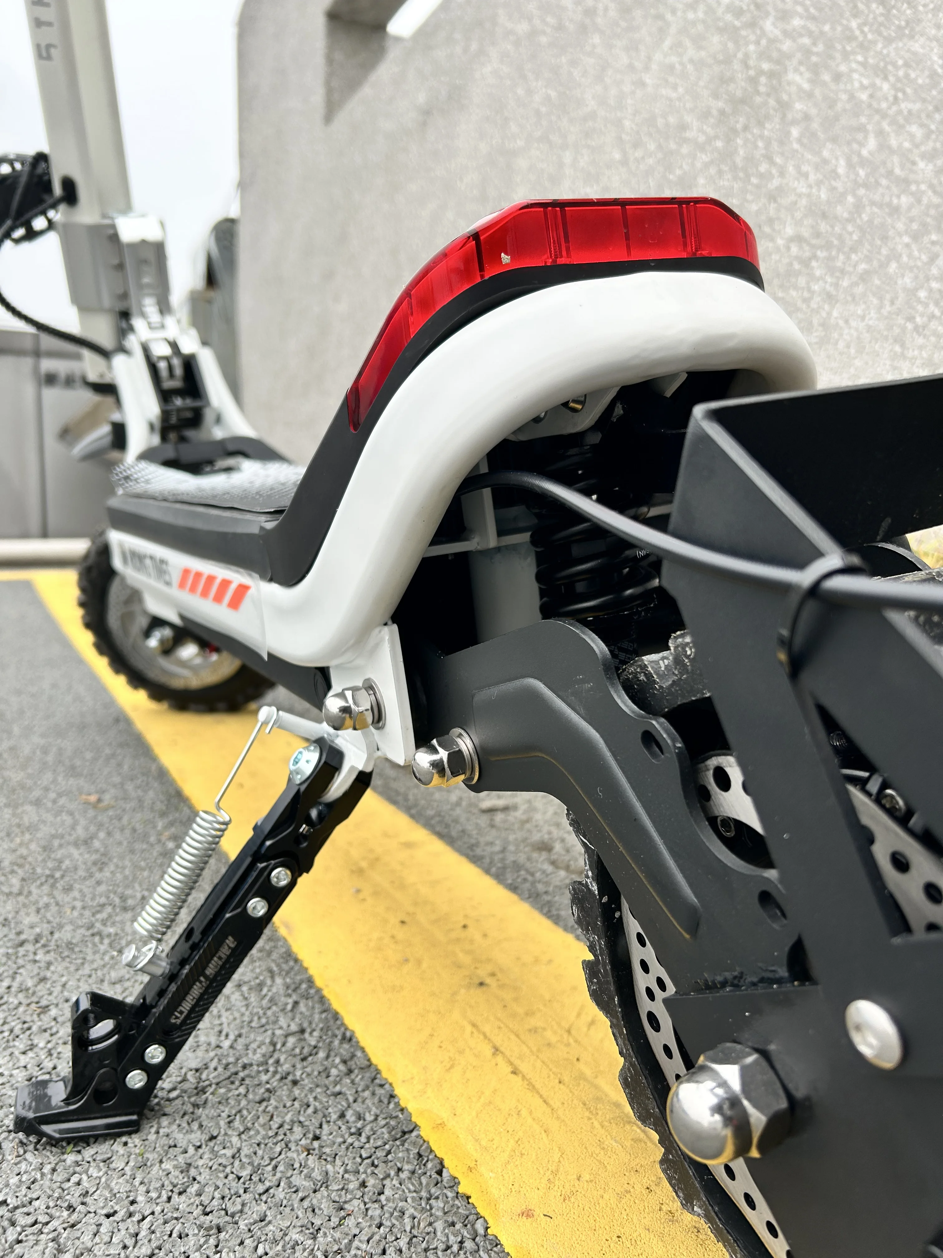 New arrival Electric Snow Scooter Innovative Skate Snowmobile 2 Wheel Folding Snow Mobile with Removable Battery