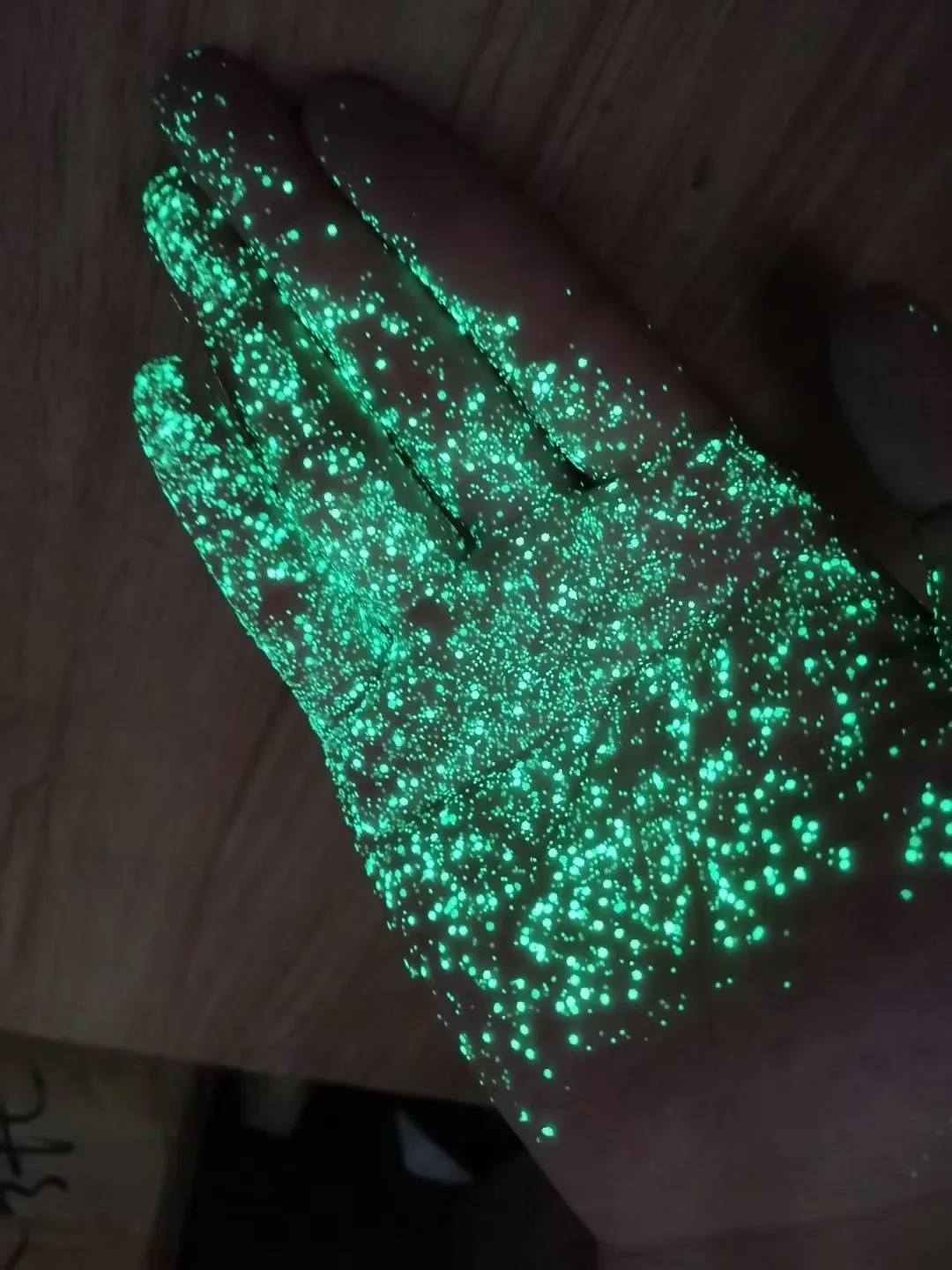 Manufacturers stock glow-in-the-dark nail polish nail printing glitter gold onion glitter powder