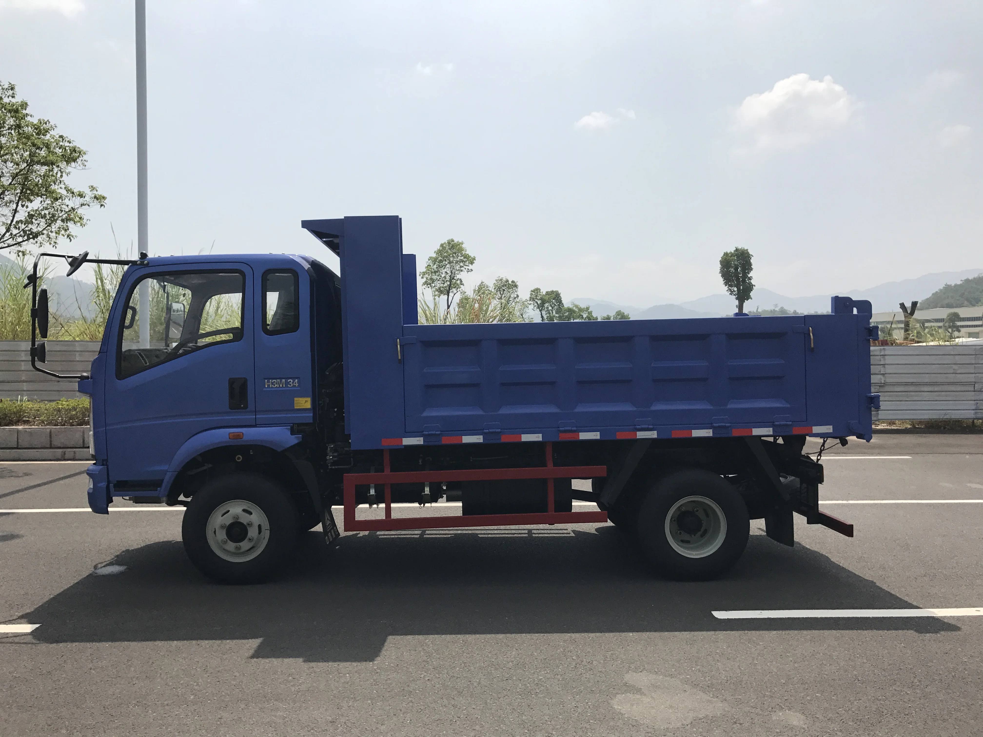 
5ton 8ton capacity 4x2 new sinotruk prices light dump trucks 