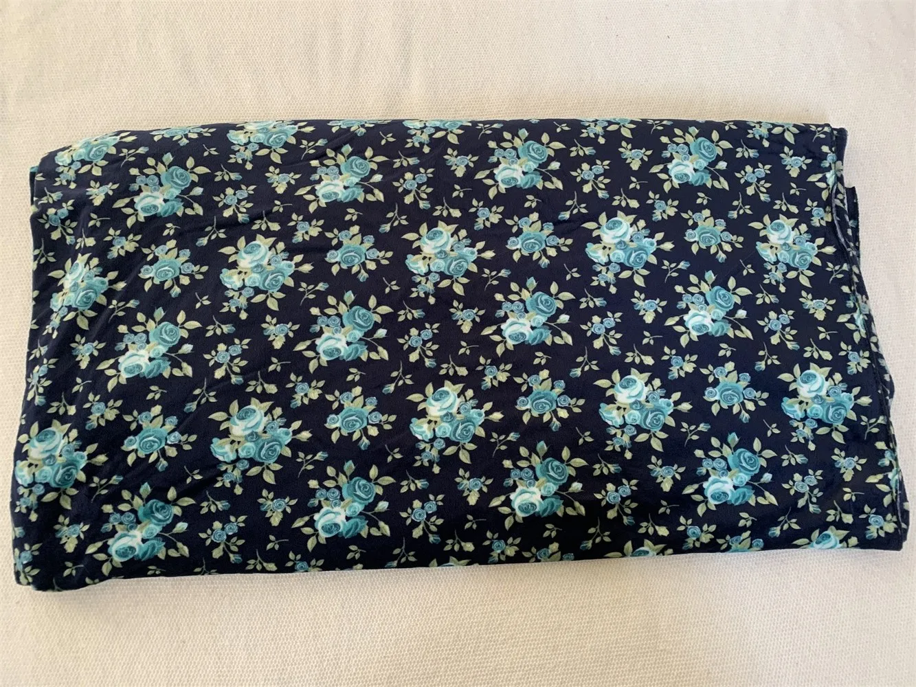 
High Performance Bright Silky Big Exquisite Tablecloths Spandex Fabric Polyester 