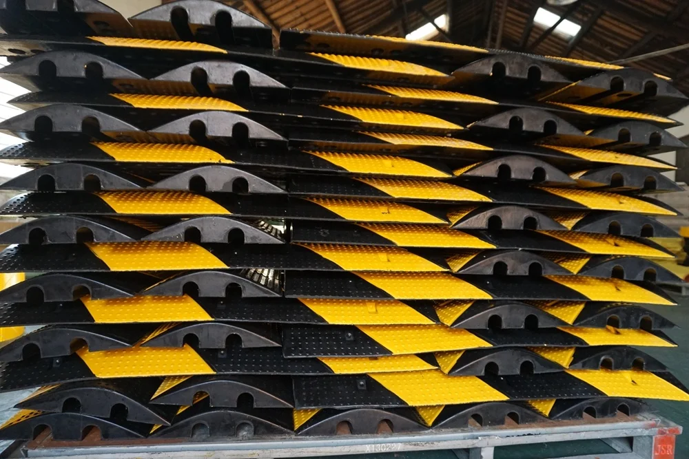 1000X300X60mm Good Quality Traffic Security Rubber Road Buffer Belt Driveway Humps Speed Bump