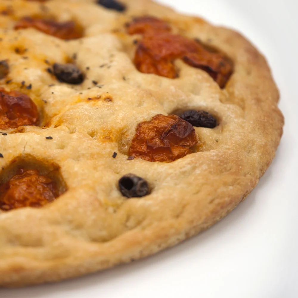 32 cm Readymade Soft Vegan Cherry Tomatoes Olives Flatbread Made in Italy for Restaurants Hotels Street Food and Horeca