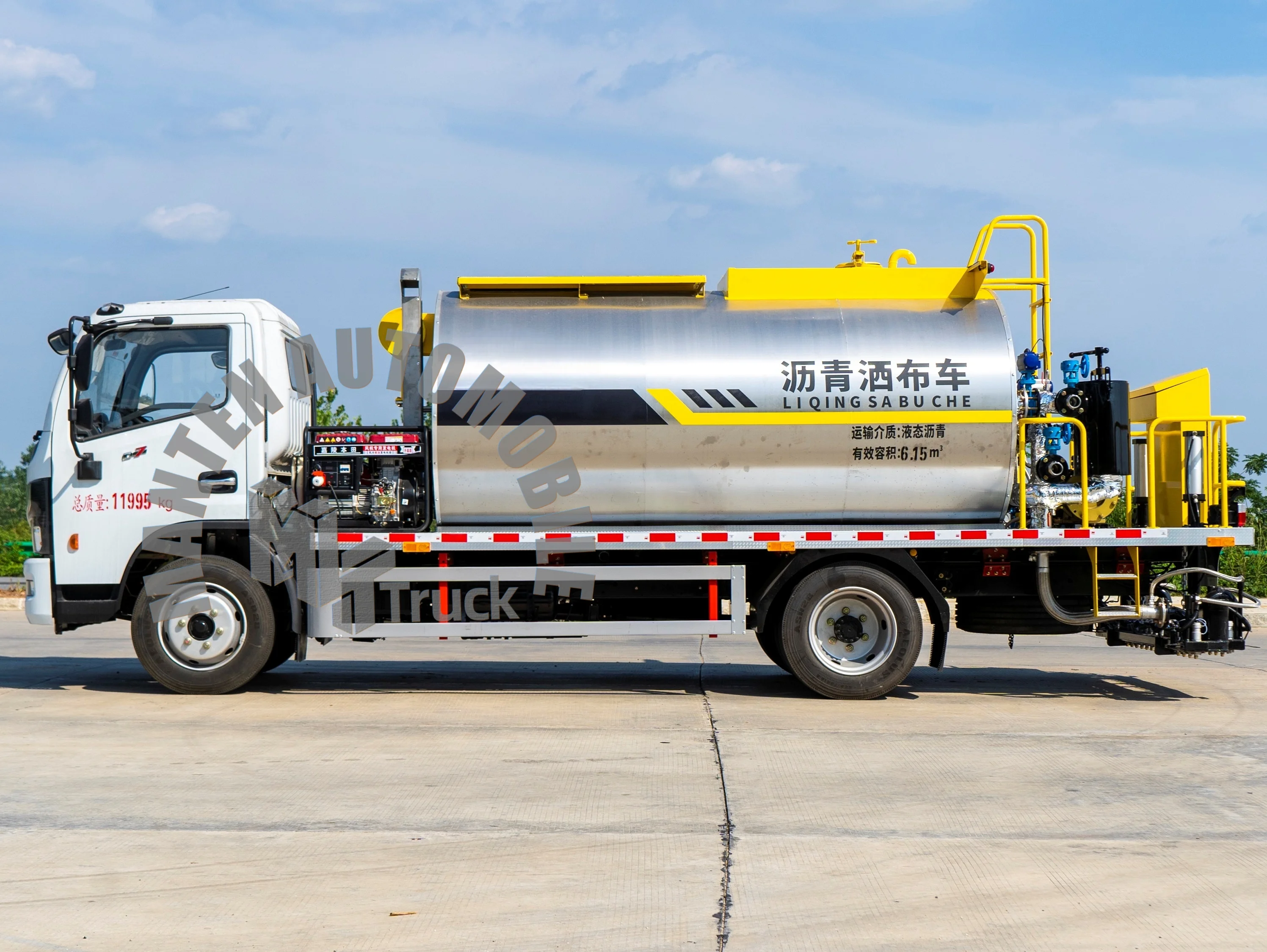 Dongfeng Roadway Coating Truck 4*2 4x2 LHD RHD Pavement Tar Distributor Bitumen Emulsion Distributor