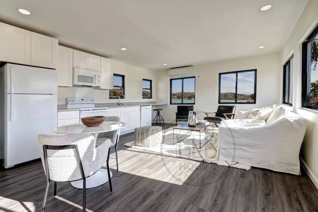 Prefab China 40 ft Modern Container House Modular Ready Made House Modular Tiny Kit Set Cabin Homes For Sale