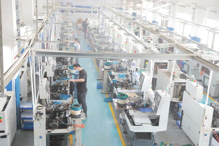 Nylon patch screw Carbon steel Alloy steel magnetic black oxide pan round head thread locking screw