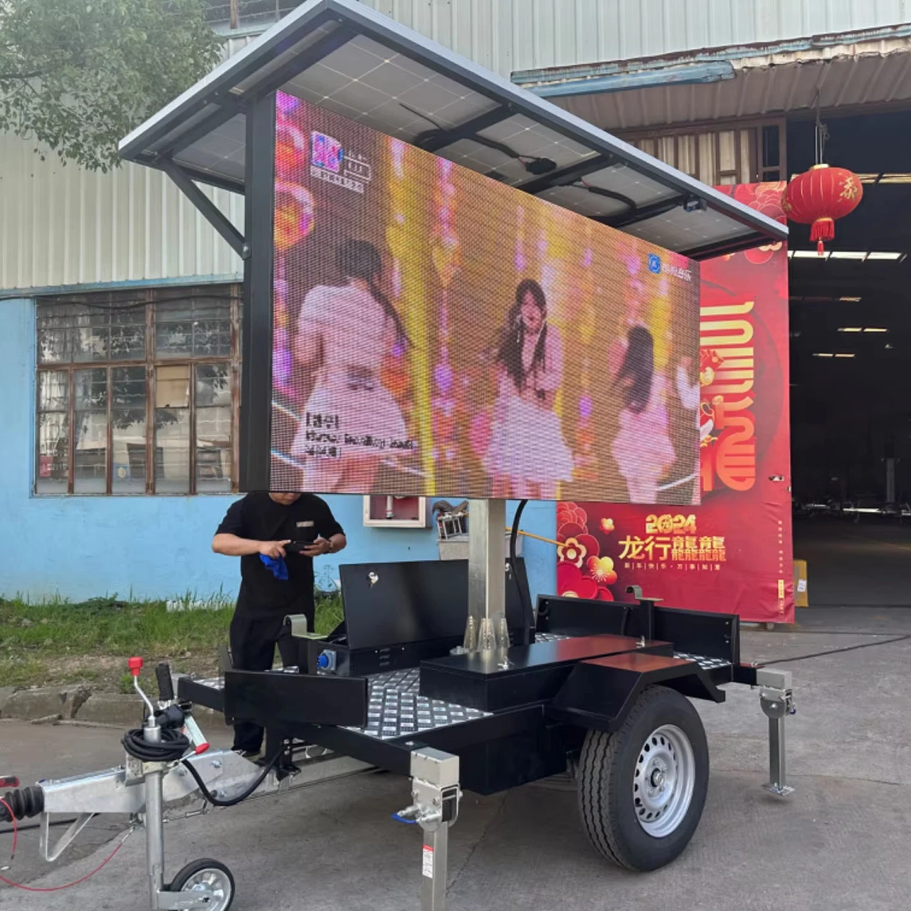 JCT Full Color Led trailer 3sqm outdoor mobile trailer energy saving led screen with solar panel for street advertising display