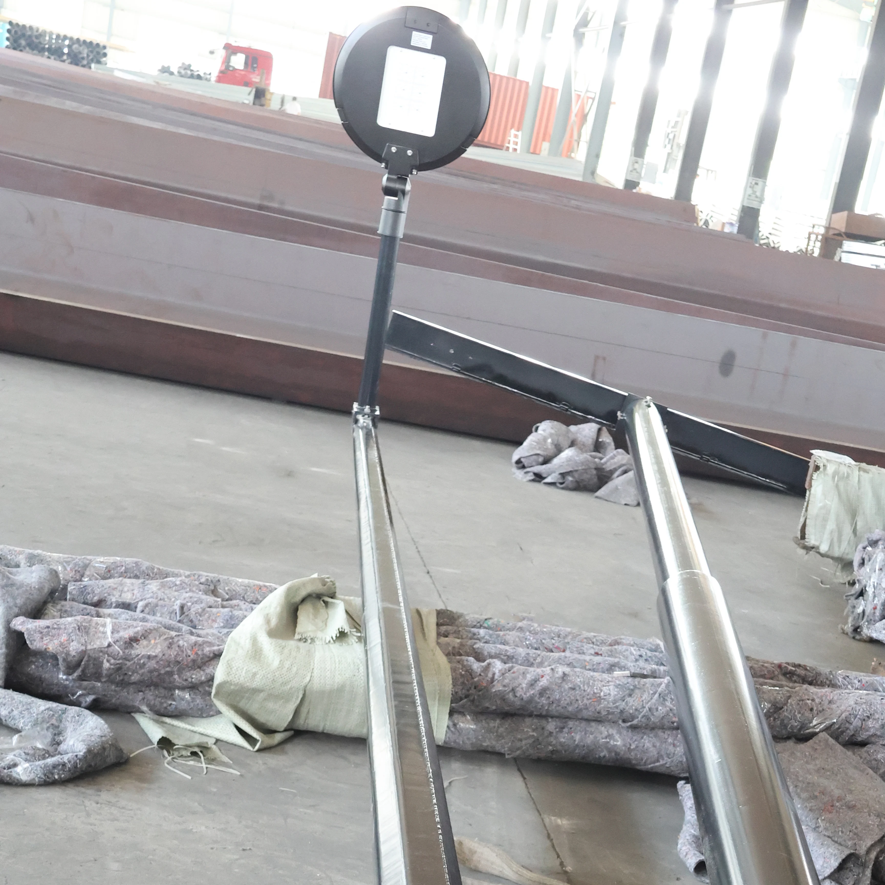 New Arrival Waterproof material Street lamp poles Spray molding process Hot Dip Galvanized 7m Single arm Street light pole