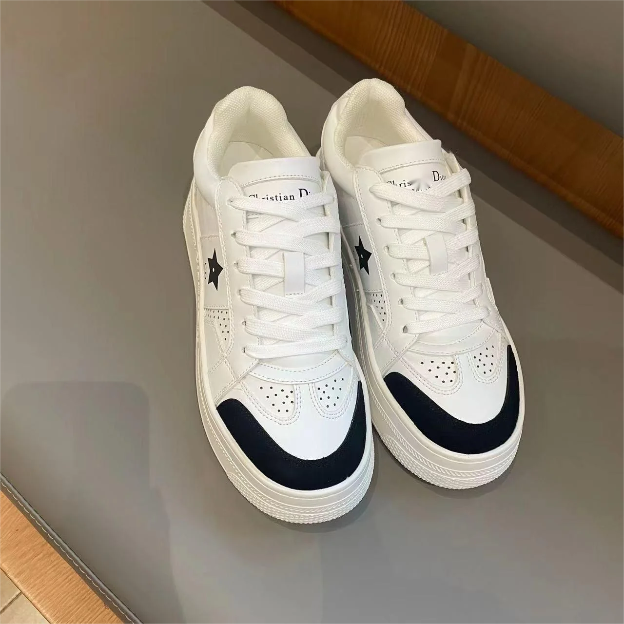 Muffin Retro Thick bottom stars small white shoes 2024 autumn and winter new all-in-one sports leisure white leather board shoes