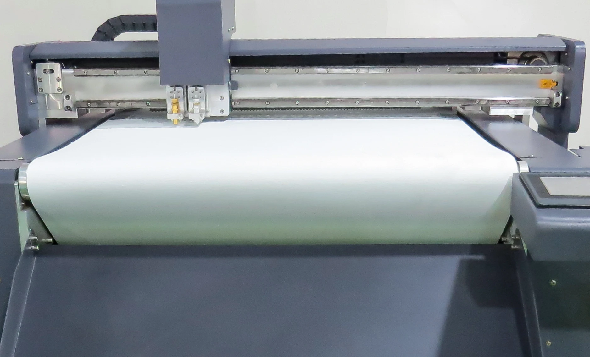 6090 small size roll to roll PET film cutter plotter with CCD camera digital cutting machine