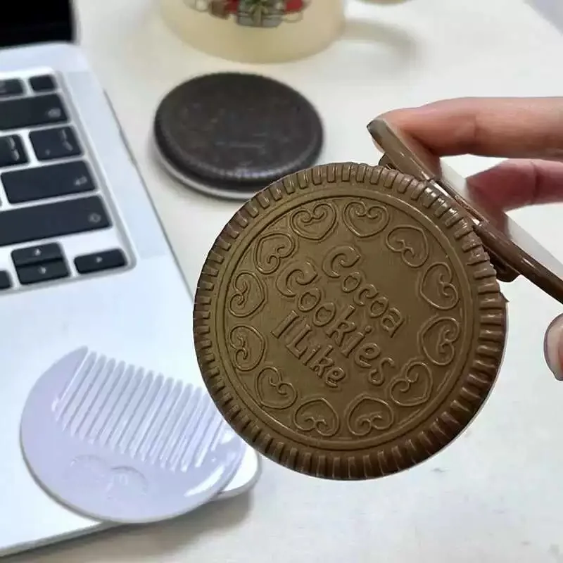Lightweight  Oreo-like Chocolate Biscuit Shape Pocket Mirror with Comb Mini Sized Bi-folding Mirror Perfect For photo shooting