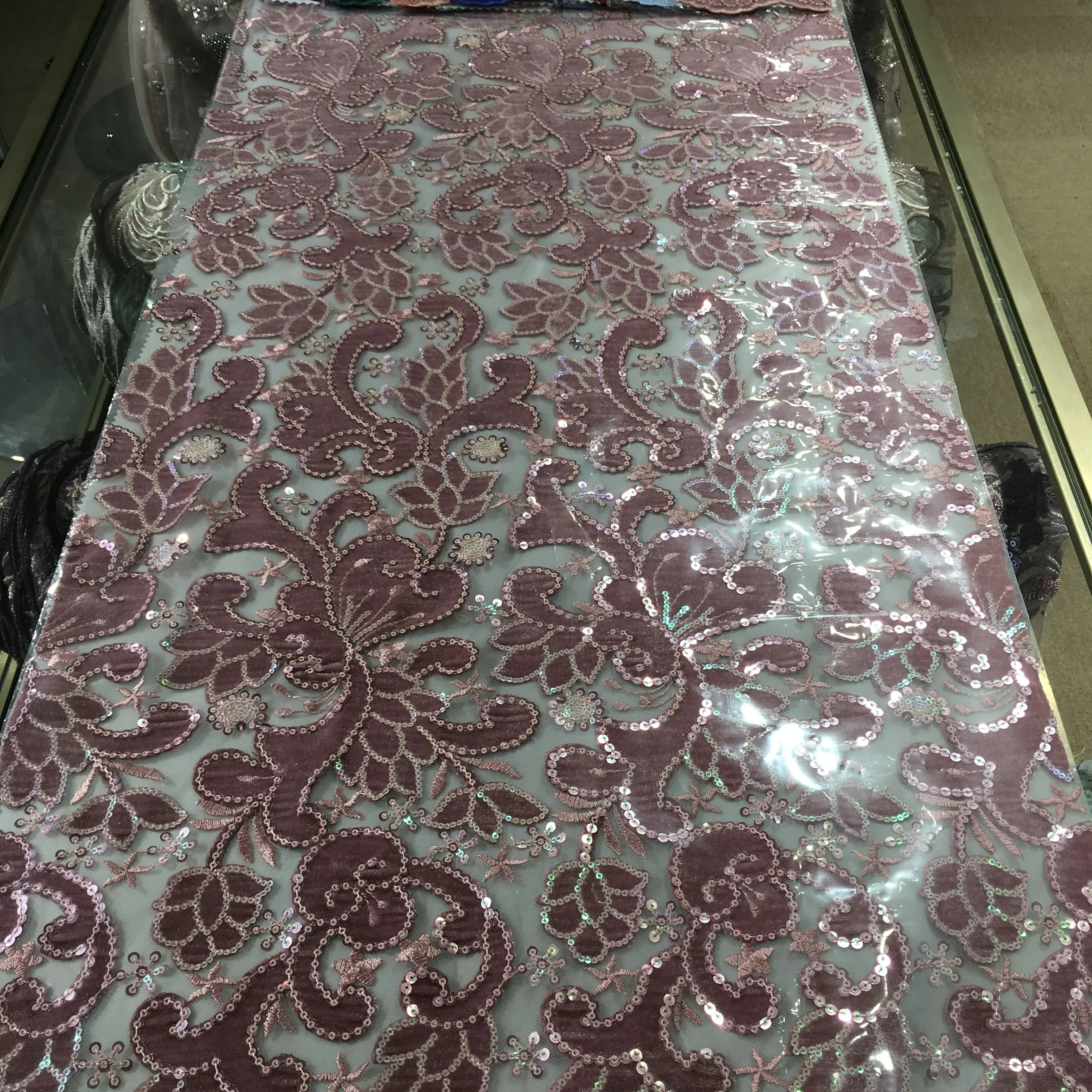 Оптовая продажа из Китая, бархатная кружевная ткань, африканские блестки, бархатная вышитая кружевная ткань для женского праздничного платья