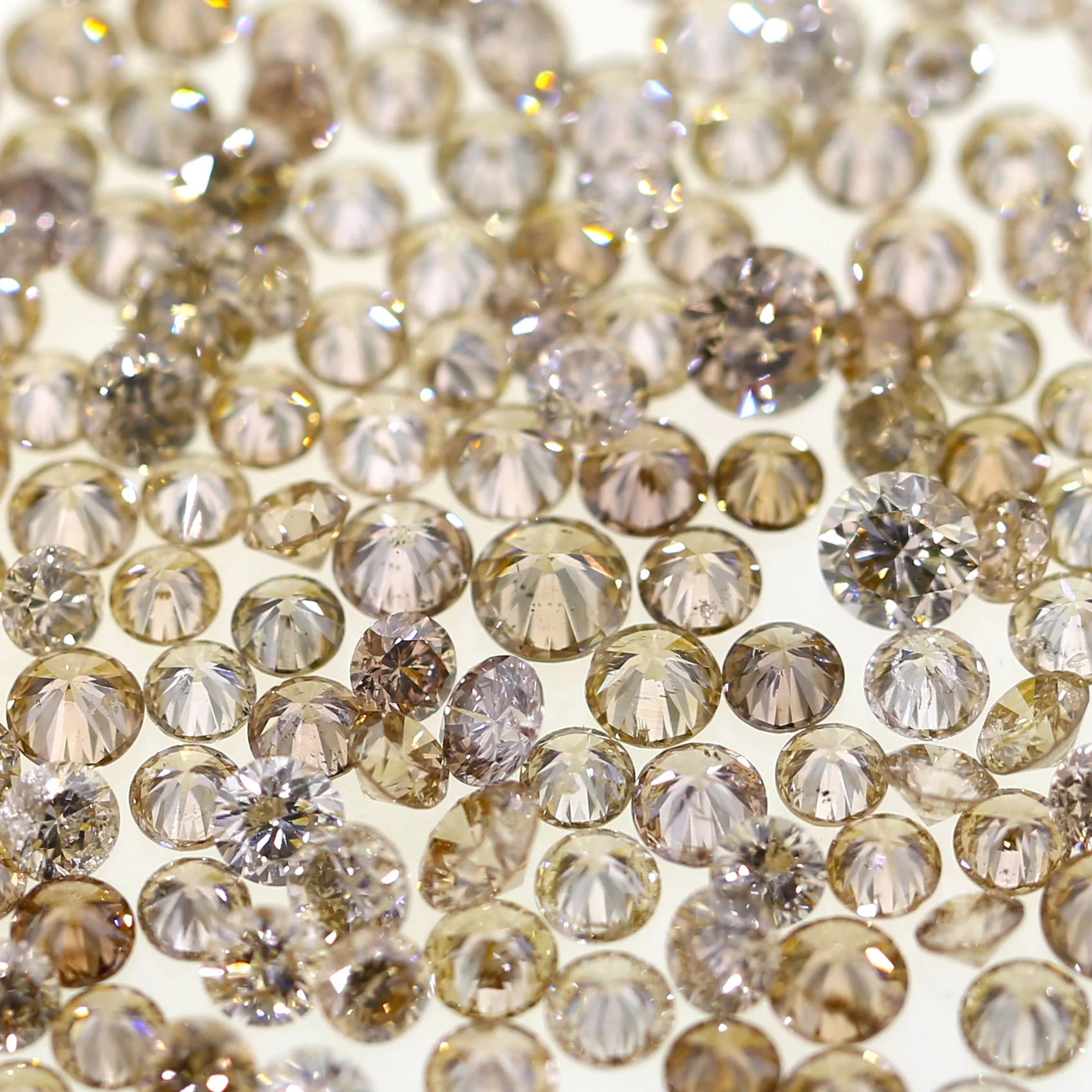 Natural Light Brown Color TLB VVS VS SI I Clarity 3.3 TO 4.5 MM Top Champagne Round Cut Diamond