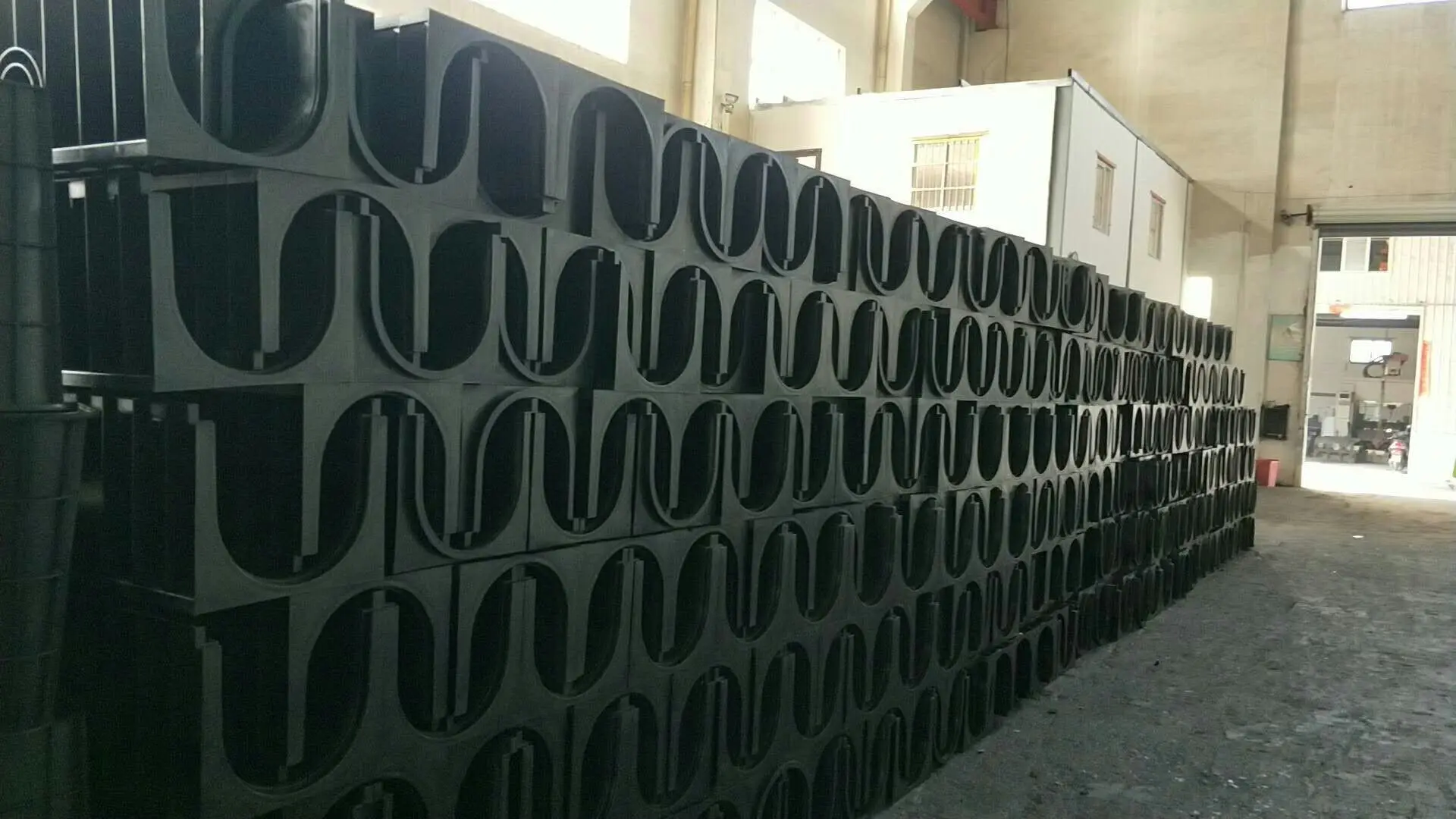 Factory direct sell HDPE U-shaped linear drainage ditch kitchen water drainage channel