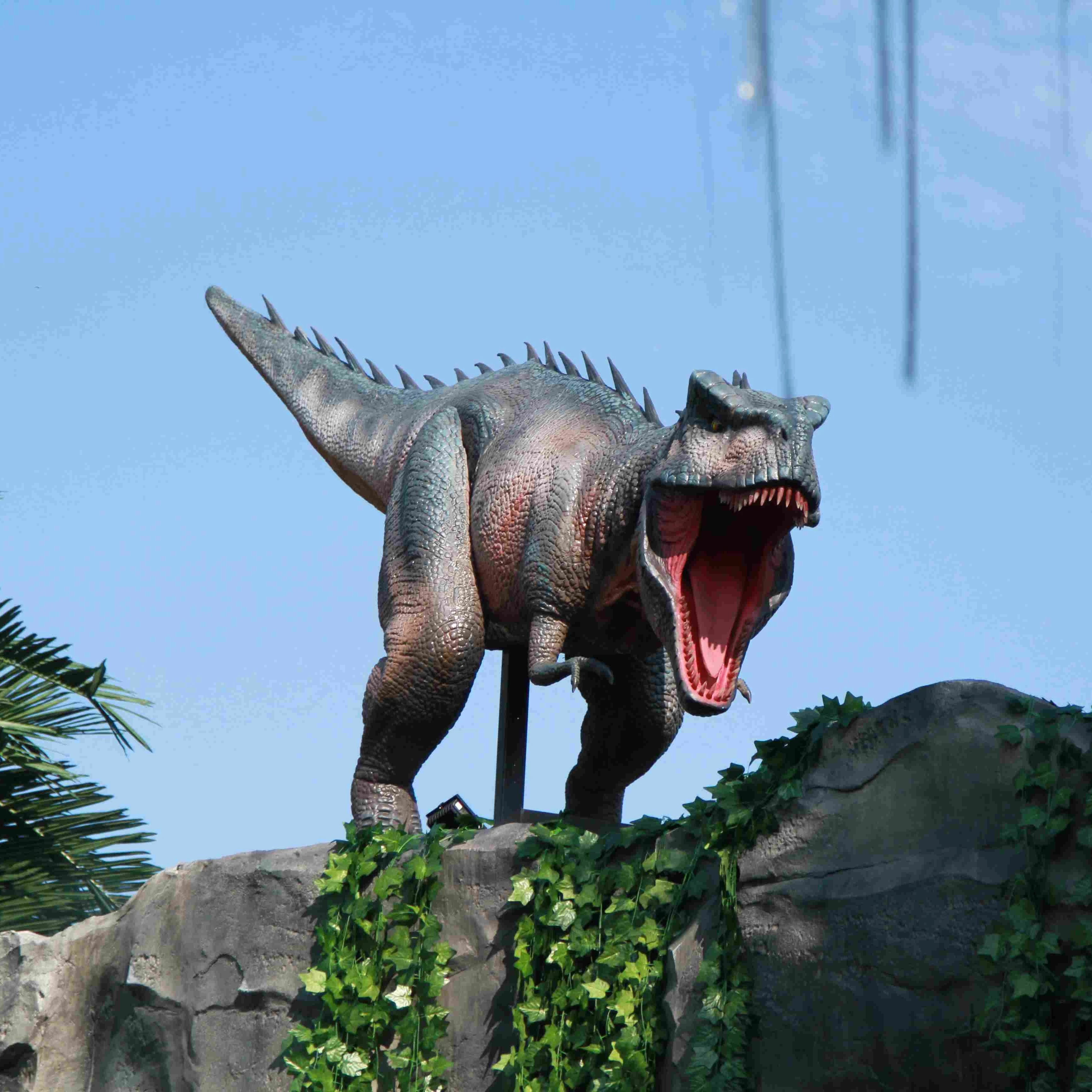 high simulation life size animatronic dinosaurs Dinosaur Park Animated Robotic Dinosaur Outdoor Model walks on the wall