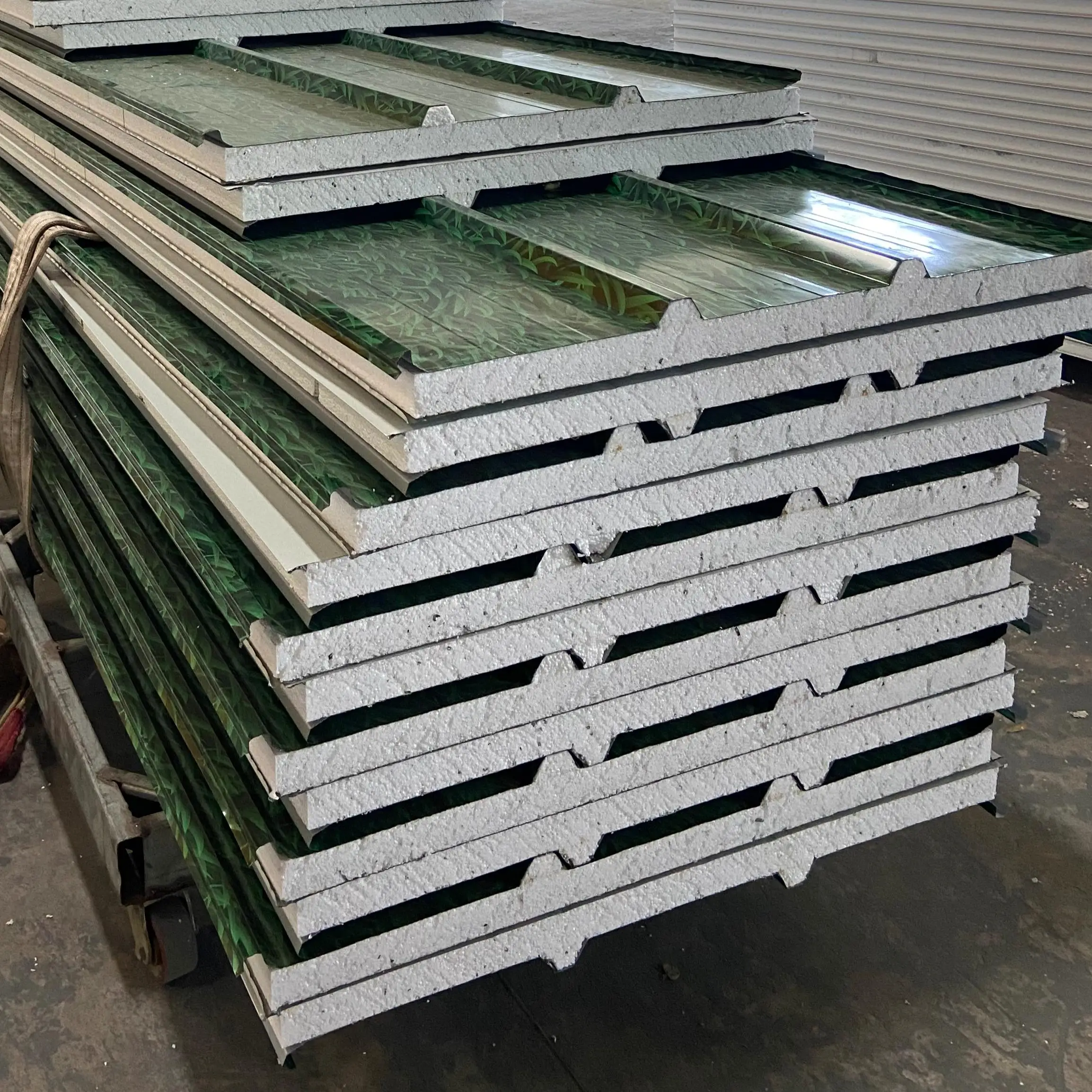 50mm Light Weight Sandwich Panels for Walls and Roofs Insulated EPS Sandwich Panels Price