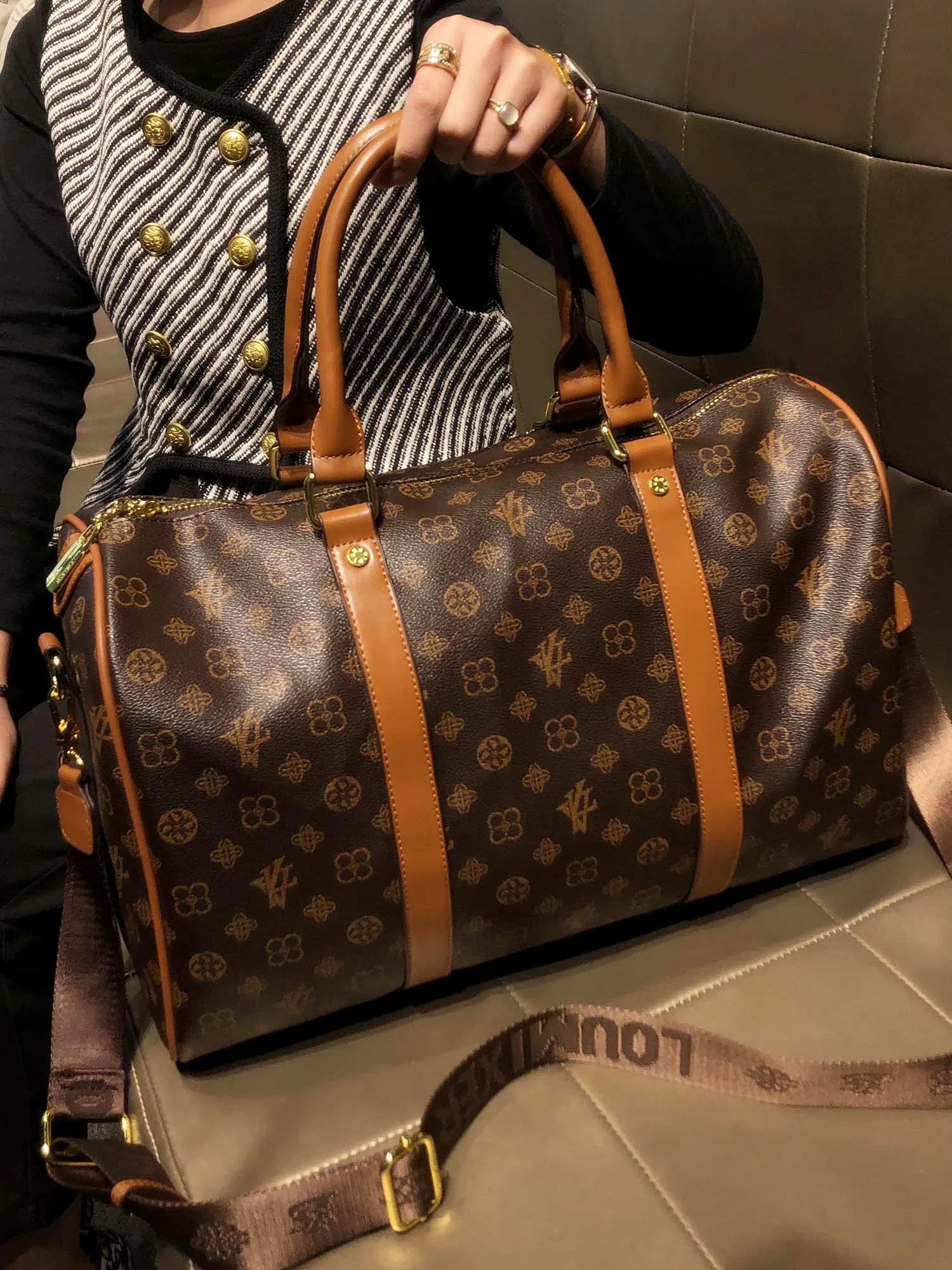 Manufacturer Gym Outdoor Sports Bag Large-capacity Hand Luggage  Custom top quality Litchi pattern Women Fashion Genuine Leather