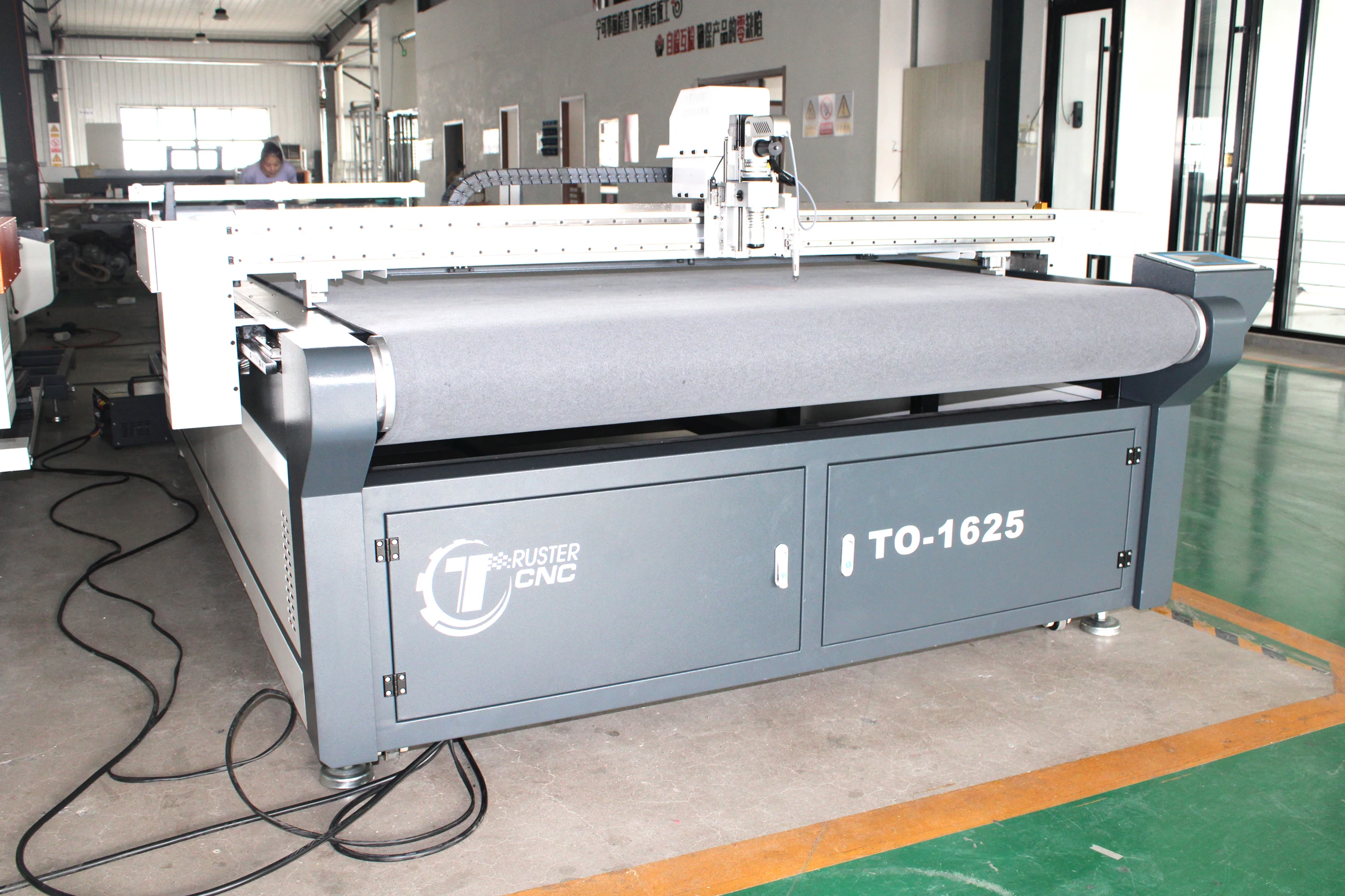 automatic feeding cutting machine with automatic correction bracket for textile cutting  oscillating knife cutting machine