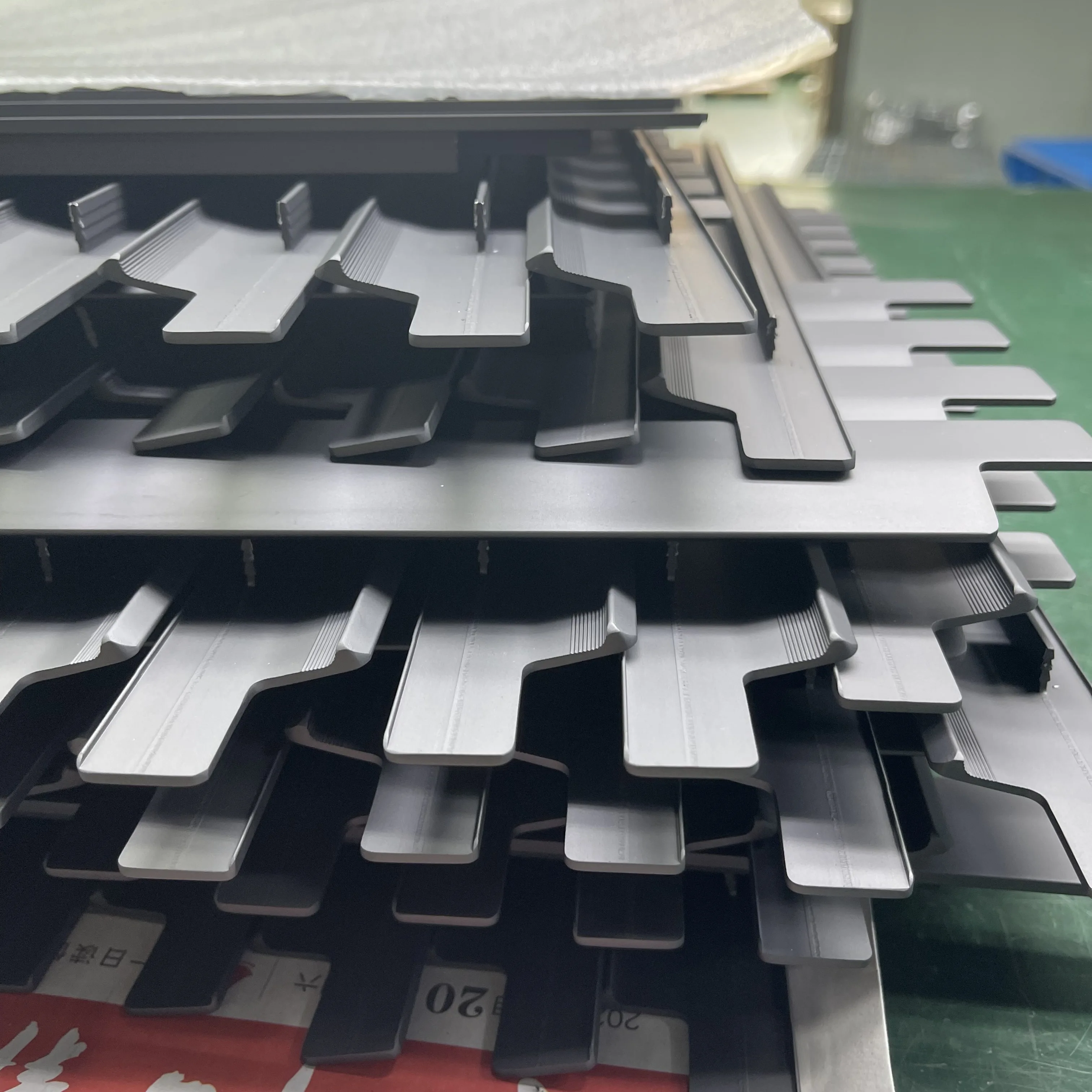 Высокоточный изготовленный на заказ oem cnc обрабатывающий корпус алюминиевый профиль алюминиевые детали анодированные для окон
