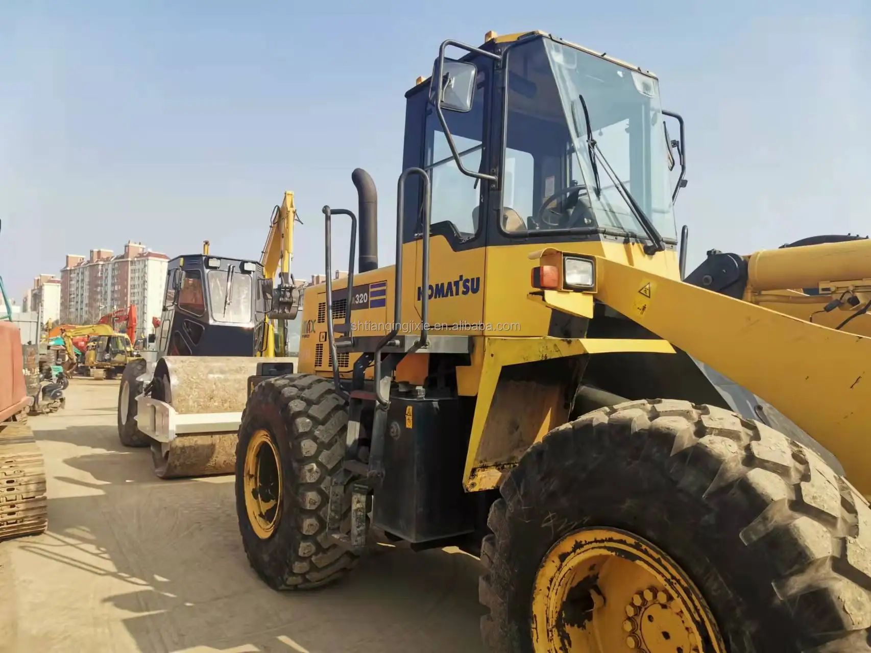 Used wheel loader 4t Komatsu WA320-3 original Japan front bucket Earth remover Great condition low price construction machinery