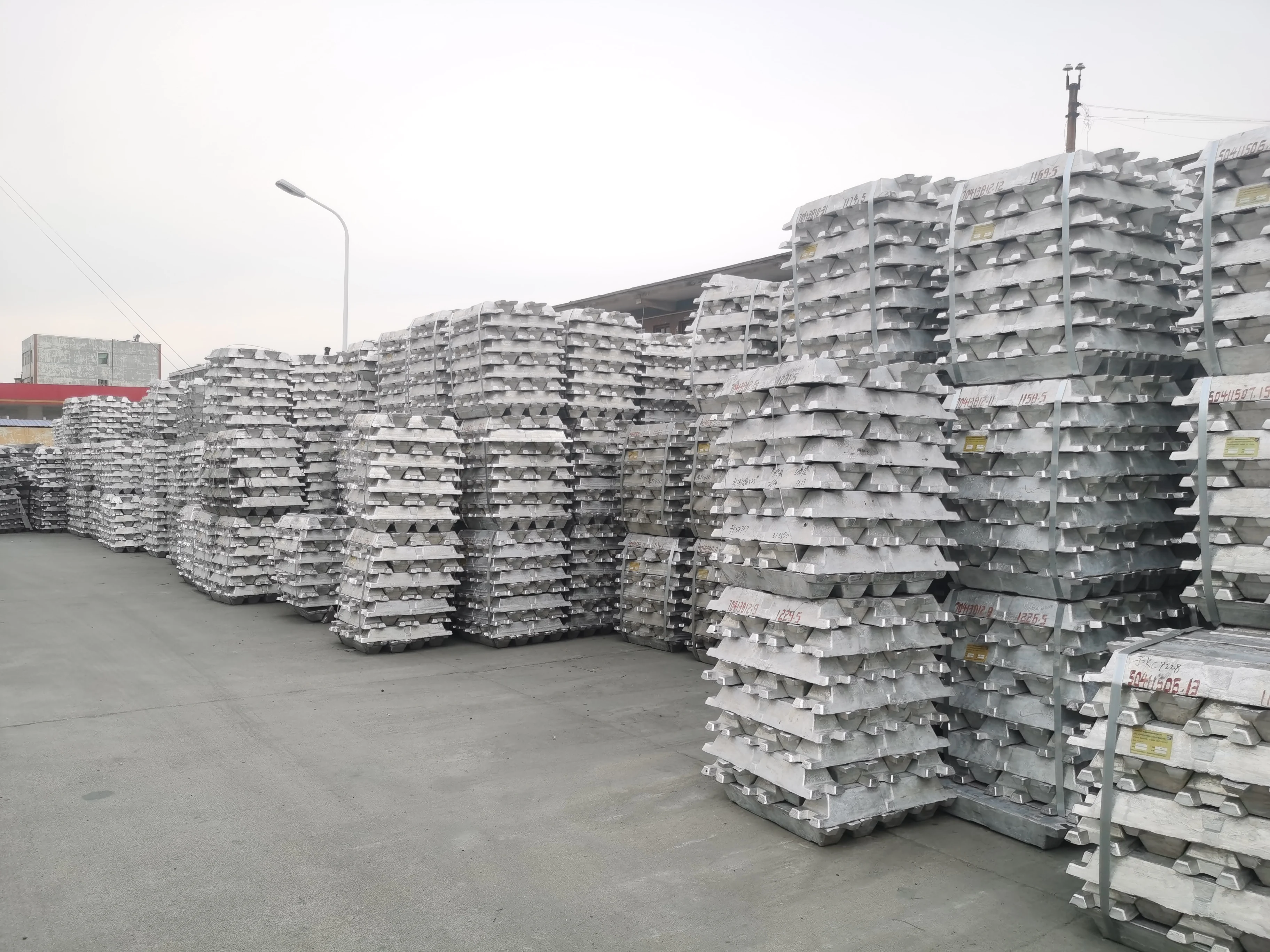 Primary Aluminium Ingots High Purity 99.99% / 99.9% /99.7%