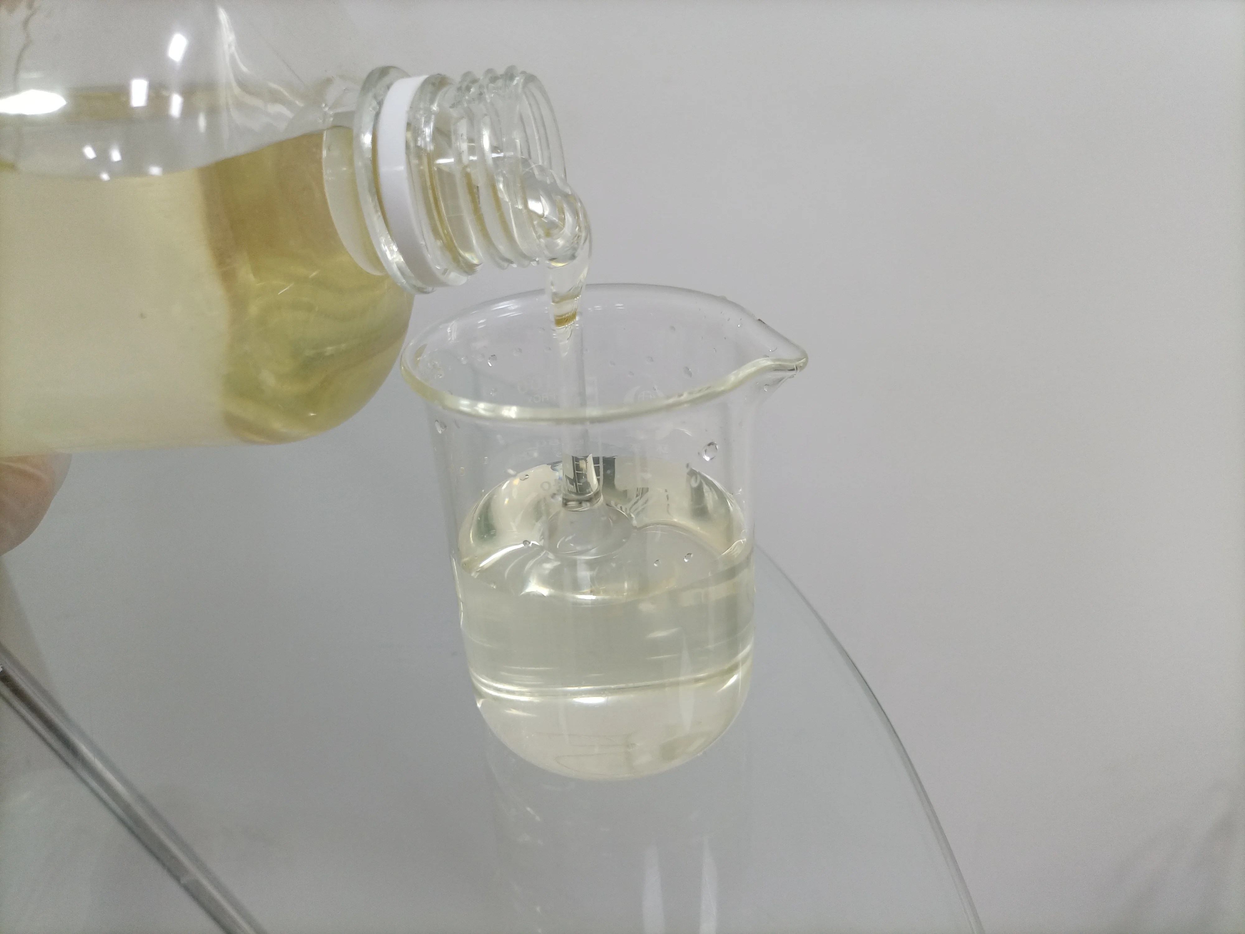 Xiangtao Factory Sale Universal Soft Smooth Block Silicone Oil Garments Silicone Oil Auxiliary