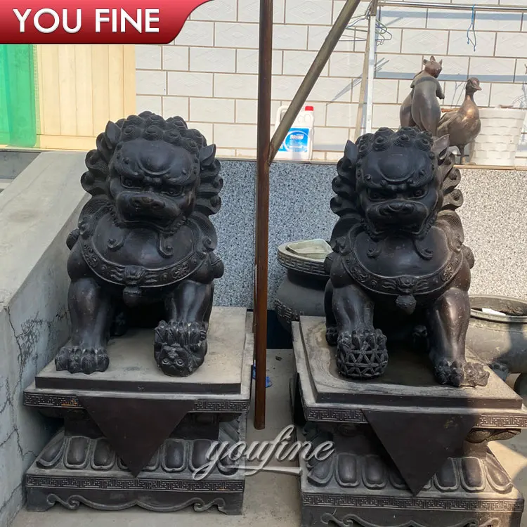 Большая наружная садовая антикварная скульптура с животными, бронзовая сидячая статуя льва с шариком для сада