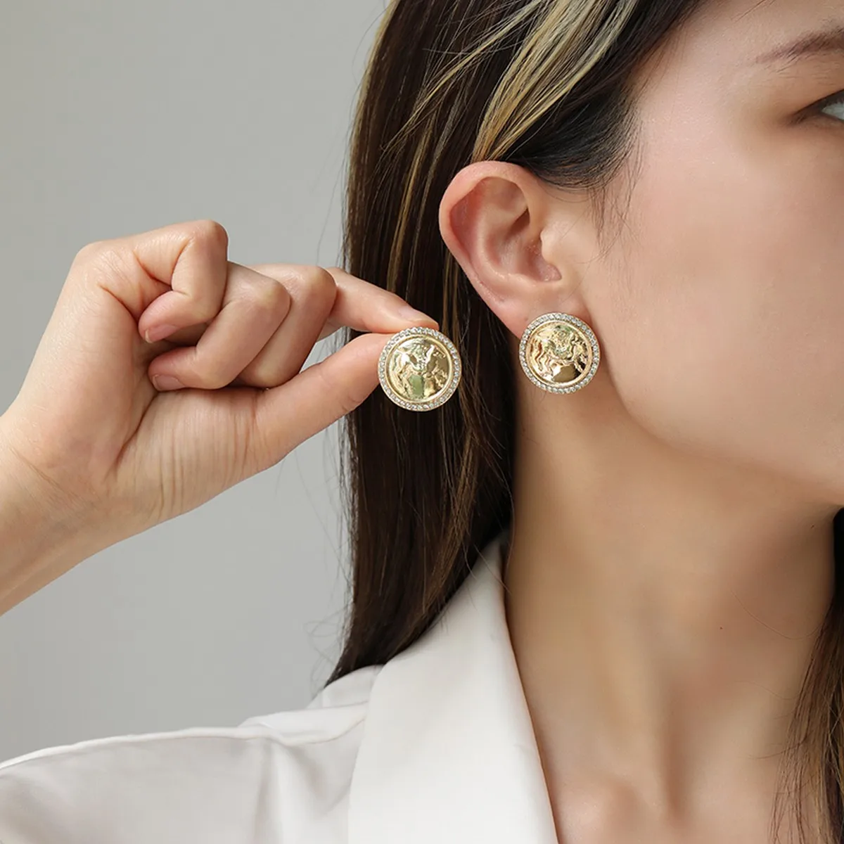 KJ Design Round Disc Coins Animal Horse Pattern Carving Pendant Necklace Earrings Set