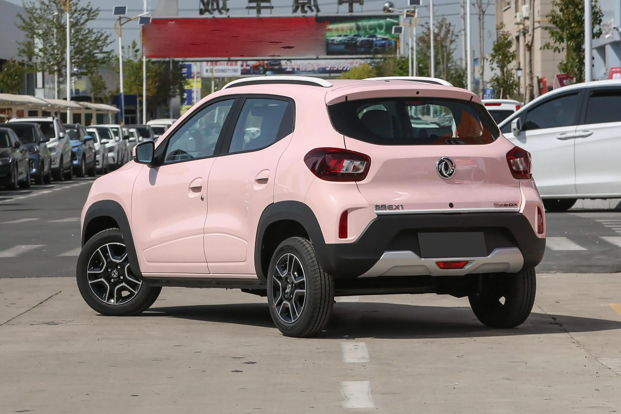 Купить Роскошные электромобили Dongfeng Nano Box 5-дверный 4-местный внедорожник небольшие дальнего действия 201 км для продажи