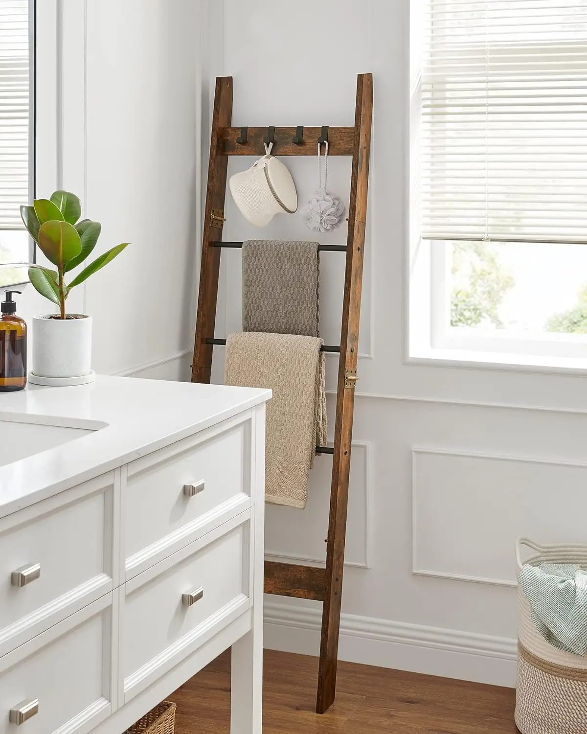 High Quality Simple Rustic Decorative Blanket Ladder Rack Home Furniture Wood Ladder Shelf Blanket Ladder For Bathroom