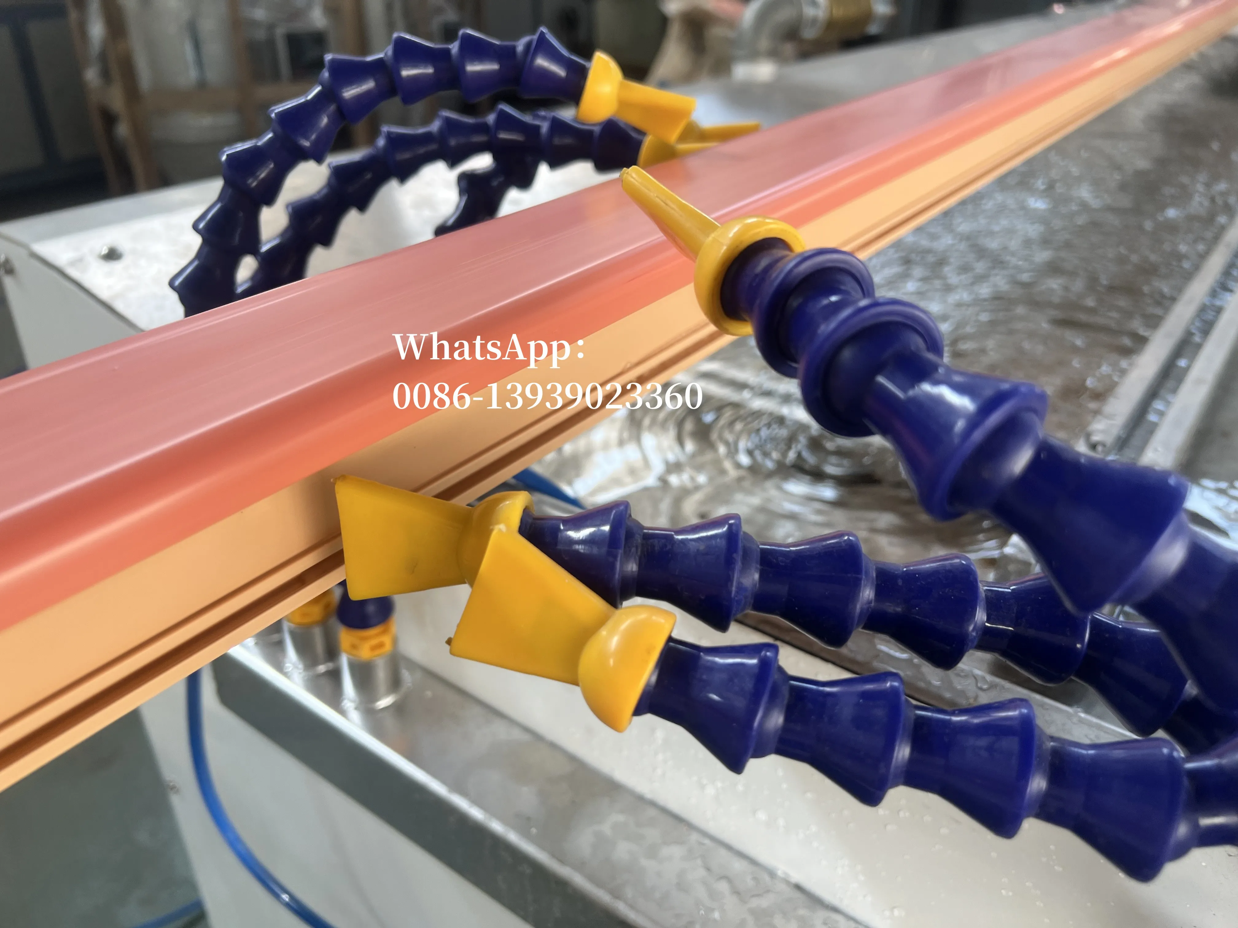 UPVC оконный и дверной профиль с прокладкой устройство для совместной экструзии производитель