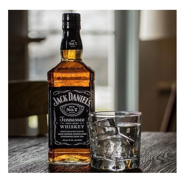 Виски Джек данилс и Кирин