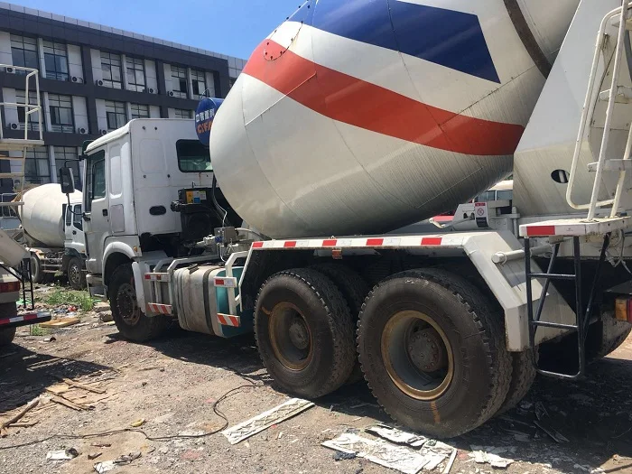  Nissan ud concrete mixer truck