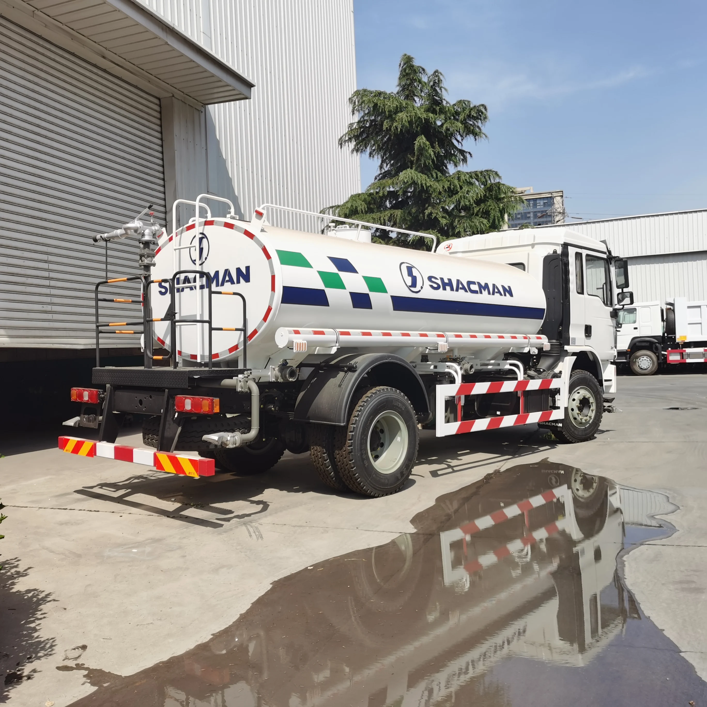 Shacman 20000 Liter factory price Water Oil transport diesel petrol gasoline Fuel Tank Truck For Sale