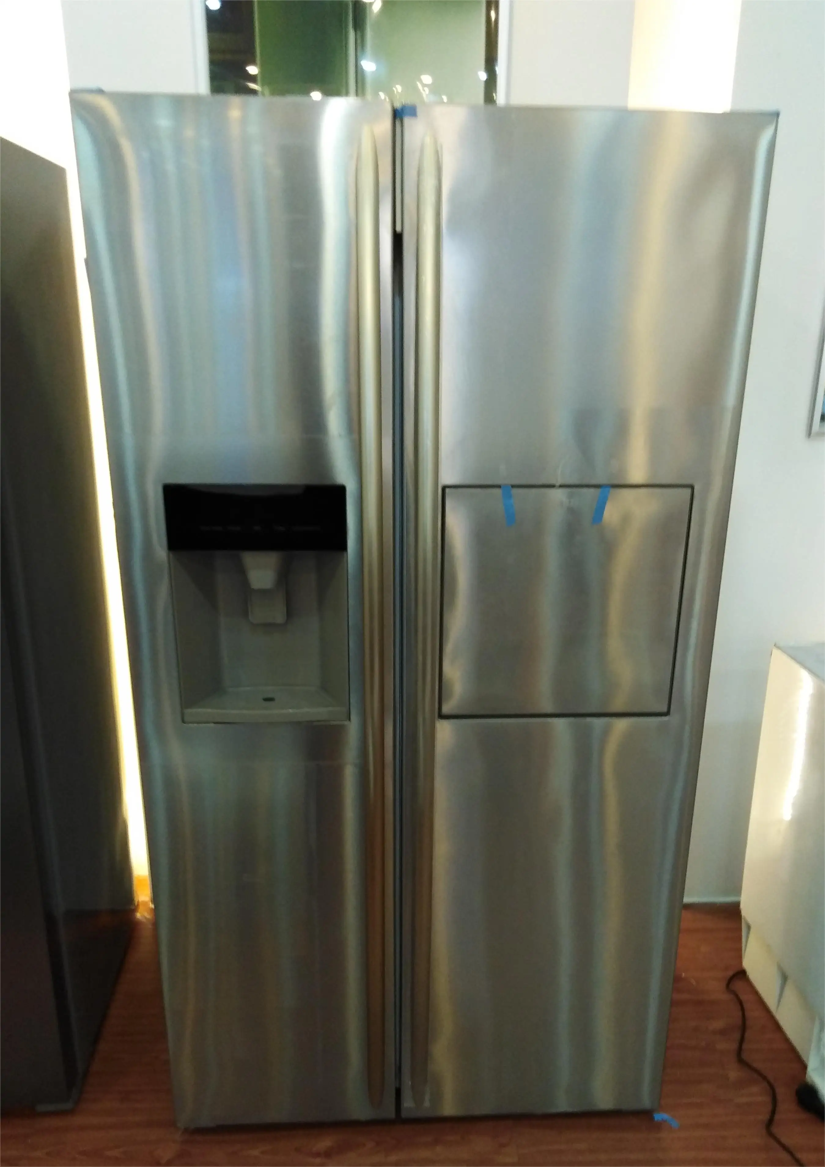 Side by Side Refrigerator with Super Freeze and Auto Ice Maker Features