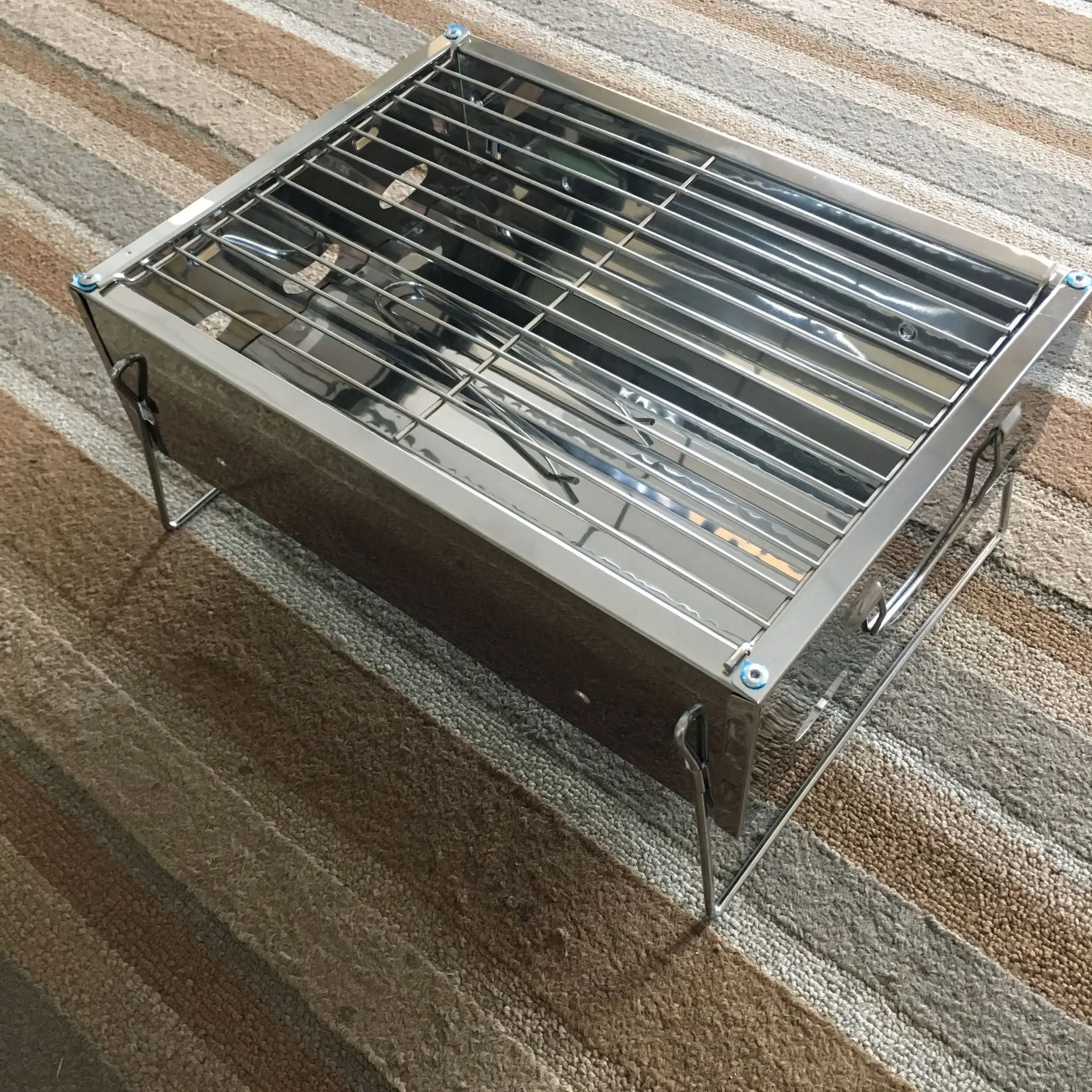 Маленький новый дизайн дешевый высококачественный портативный складной открытый гриль для барбекю из нержавеющей стали кемпинга