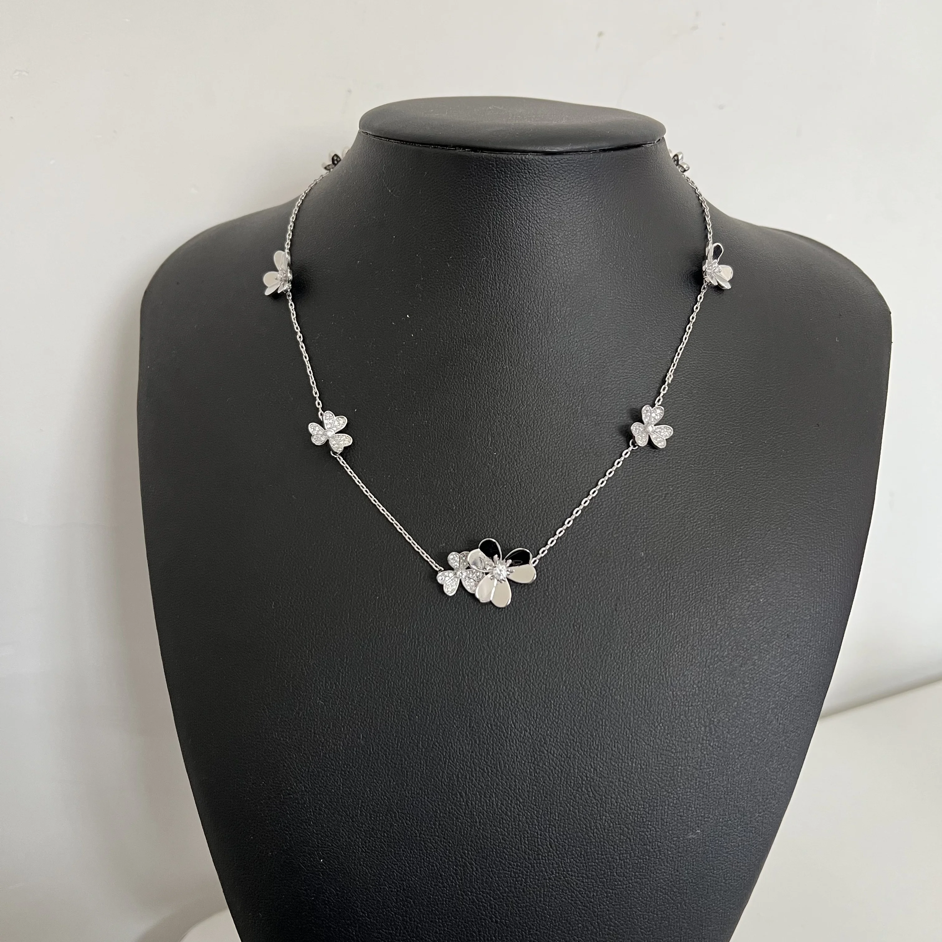 Newly launched zircon diamond platinum gold diamond necklace banquet flower pendant collarbone sweater necklace