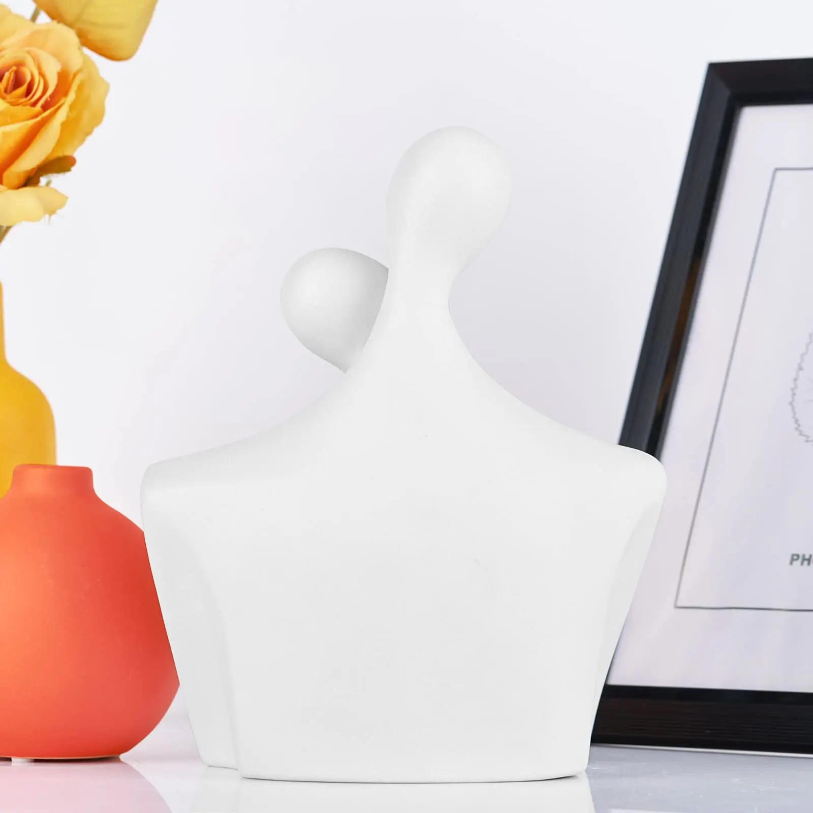 Figure Statue for Home Decorations Gold Heart Figurine Hugging Couple Living Room Decorations Office Decor Abstract Figurines