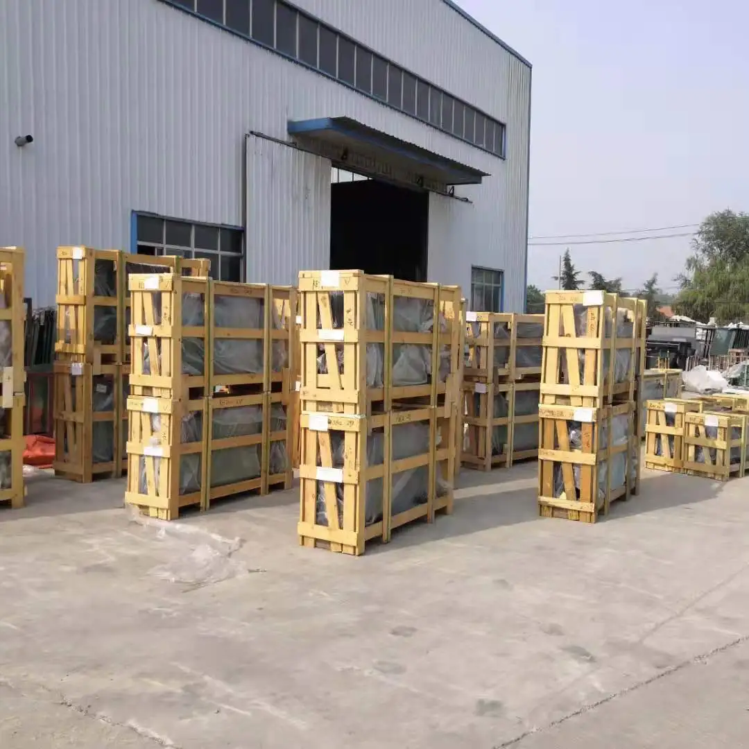 Y070  truck front  windshild laminated glass