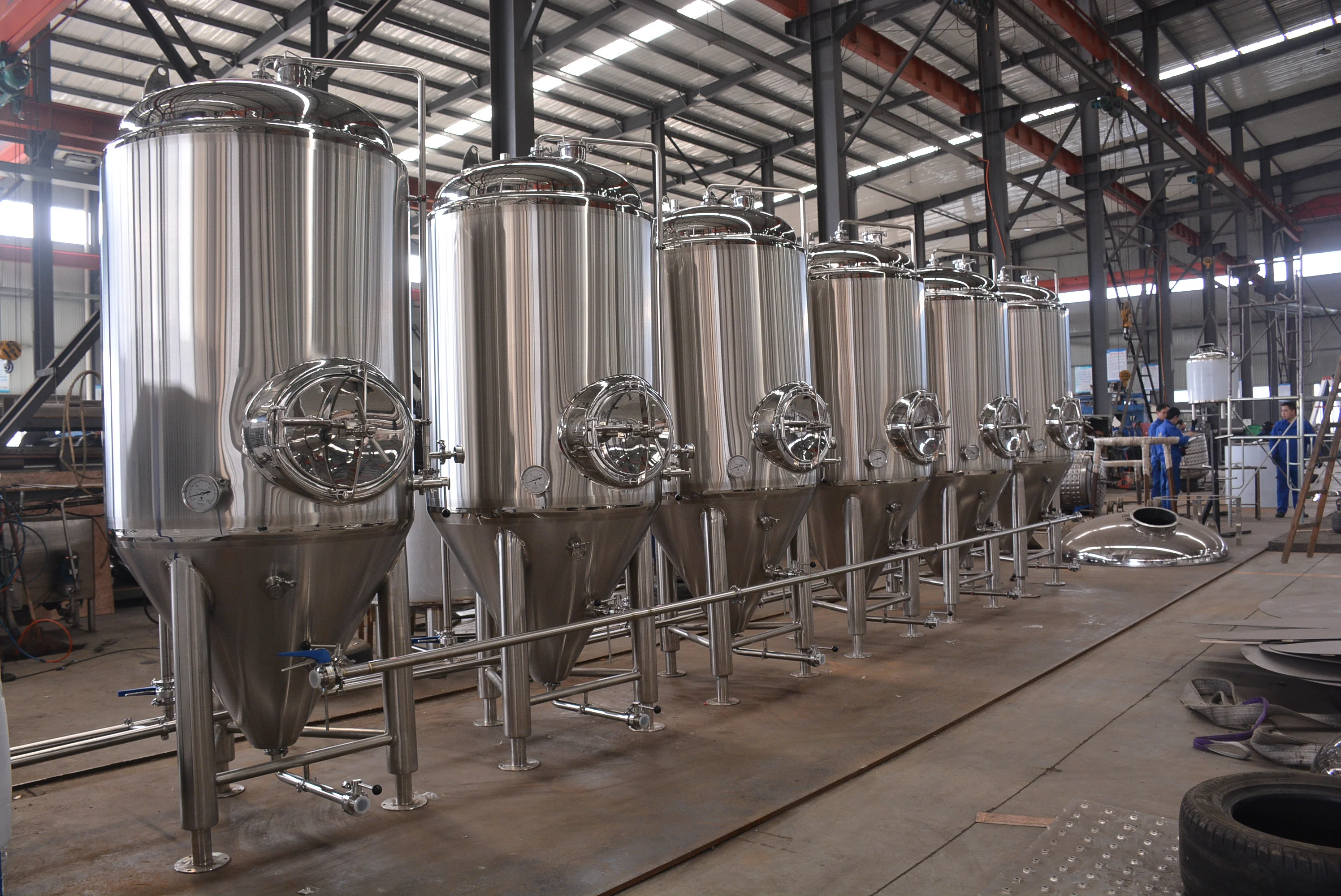 Beer brewing fermenting equipment