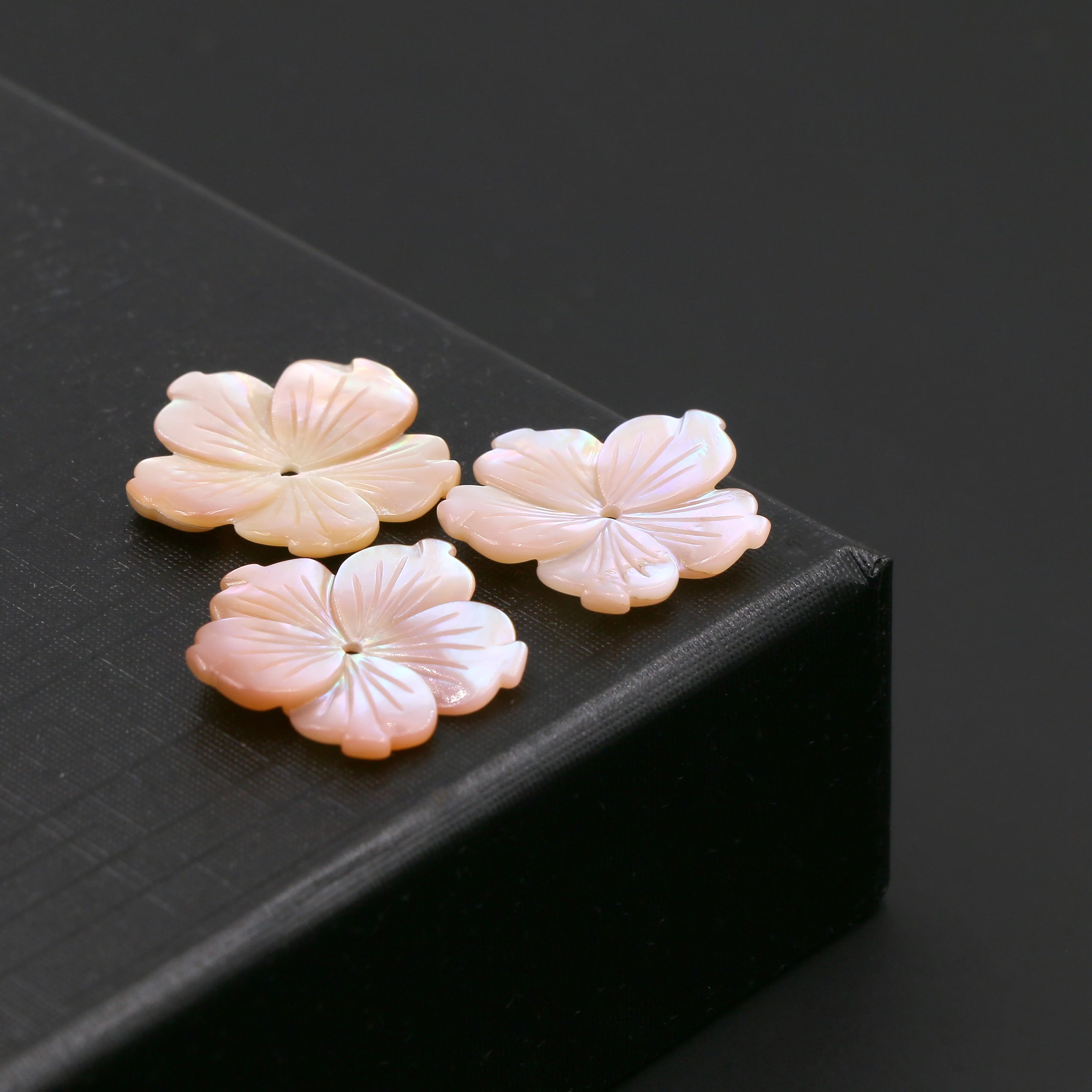 Natural Pink Shell Mother Of Pearl Hand Carved Flower Shape Shell Beads
