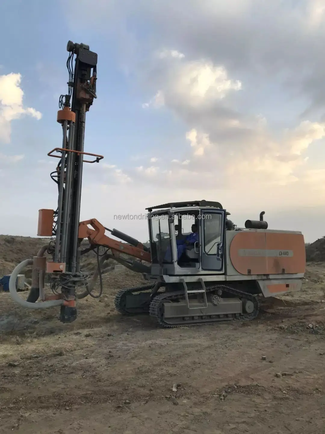 ZEGA D440 421 422 Copper Open Pit Blasting Holes Mining Integrated Surface DTH Drilling Rig for Ircon Ore Site