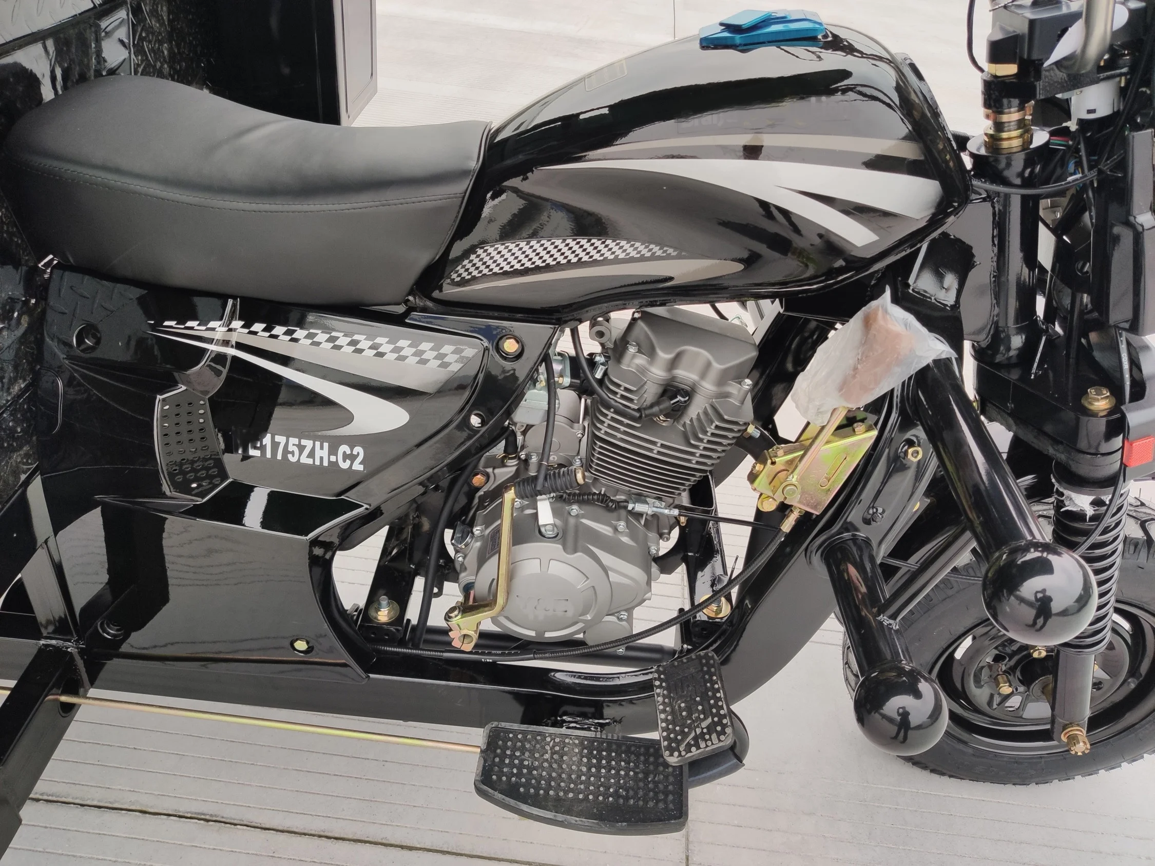 Hot 175ZH-C2 150cc 175cc 200cc 4X4 Cargo Tricycle Motorbike Freighter with Sunshade Roof Tarpaulin Tent Motors