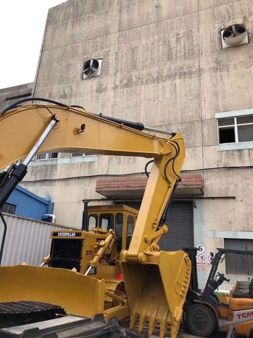  Недорогой экскаватор CAT 305 D 330d Япония komatsu дешево для продажи в