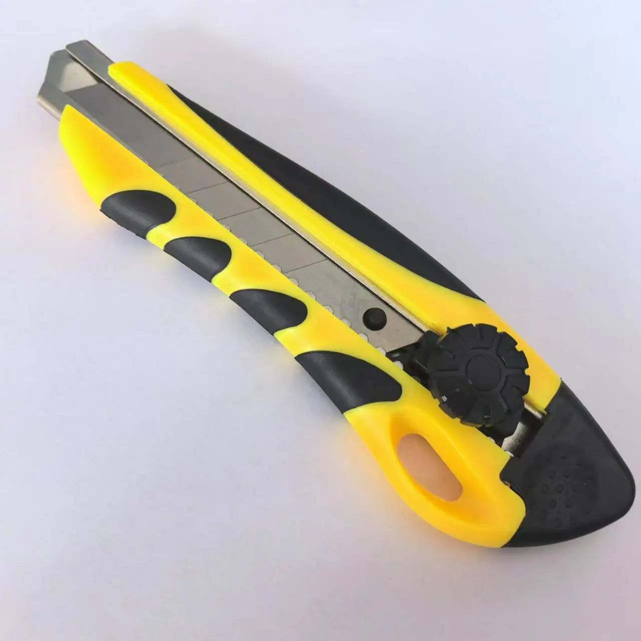 High Quality Stainless Steel Blade Knife Rubber Handle Utility Knives Cutter Blade 18mm Wholesale Safety Knife