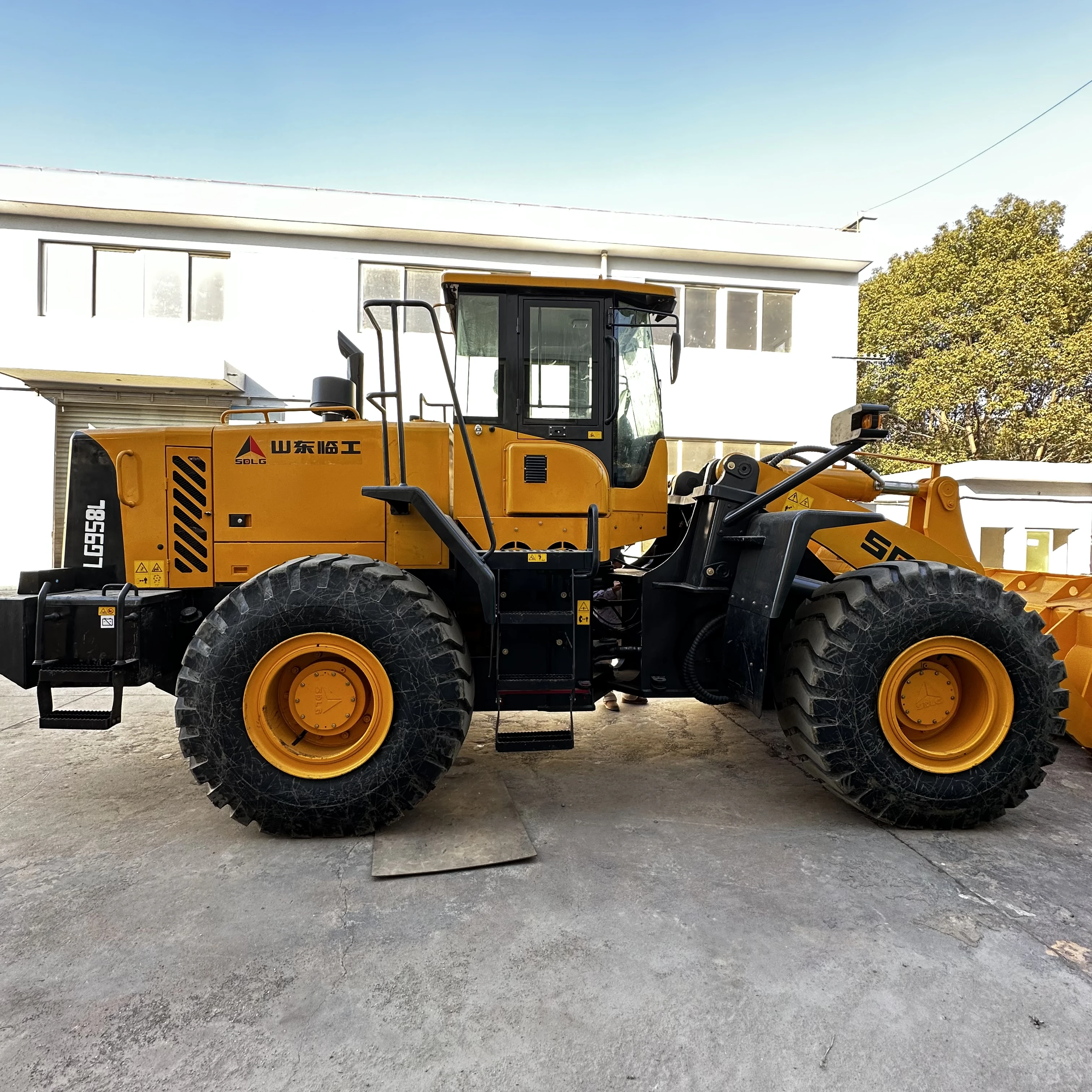 High performance 958L SDLG loader factory price with good condition for sale in shanghai