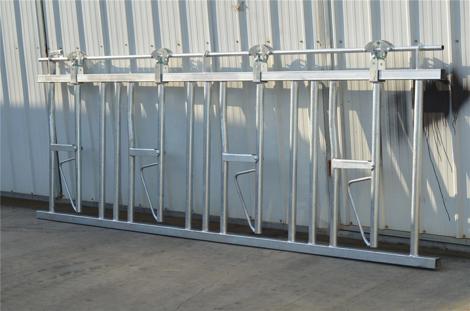 Cattle Headlock Gate Heavy Duty Cow Feeding Gate Panel with Galvanized Tube